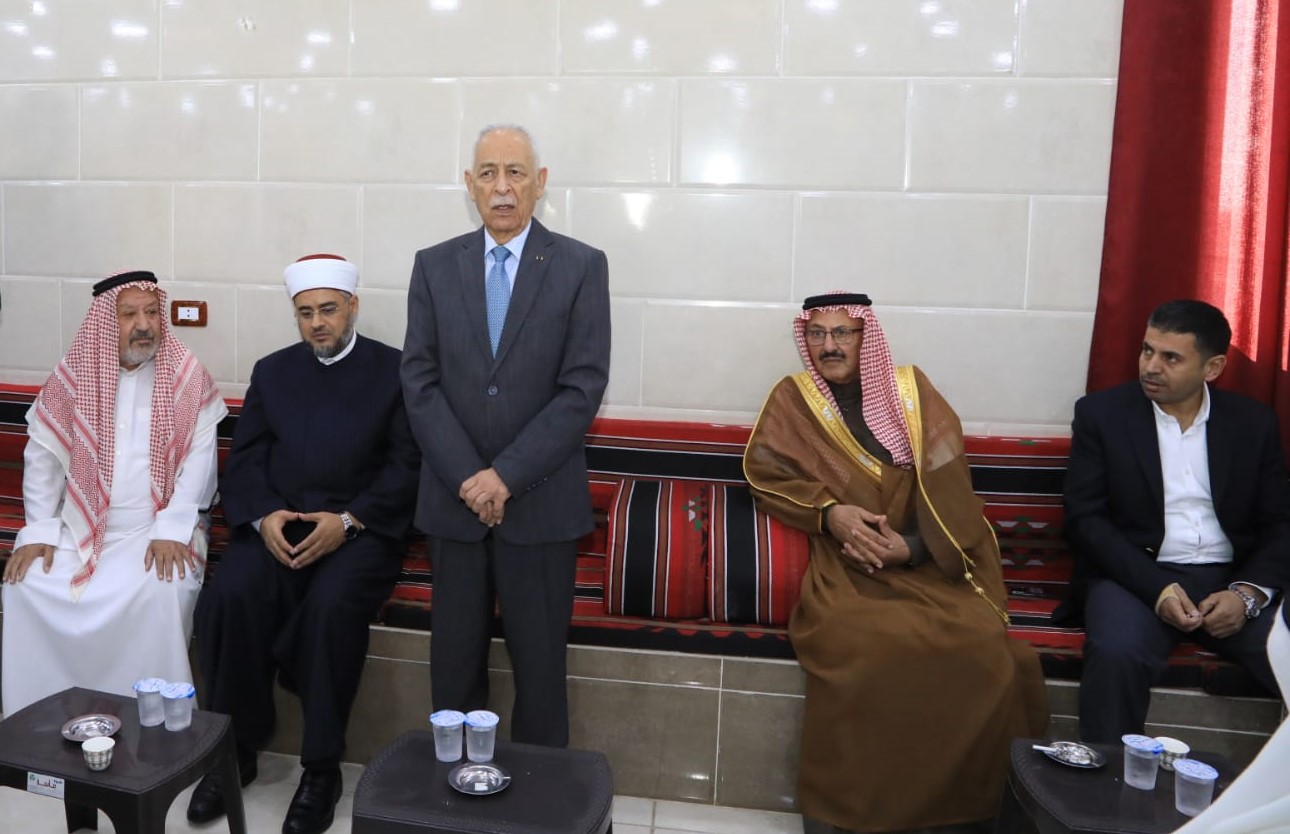 Madar Al-Saa Images 0.24605441864998978