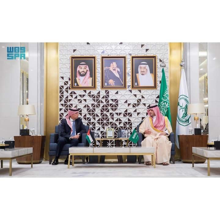 Madar Al-Saa Images 0.39256492077287186