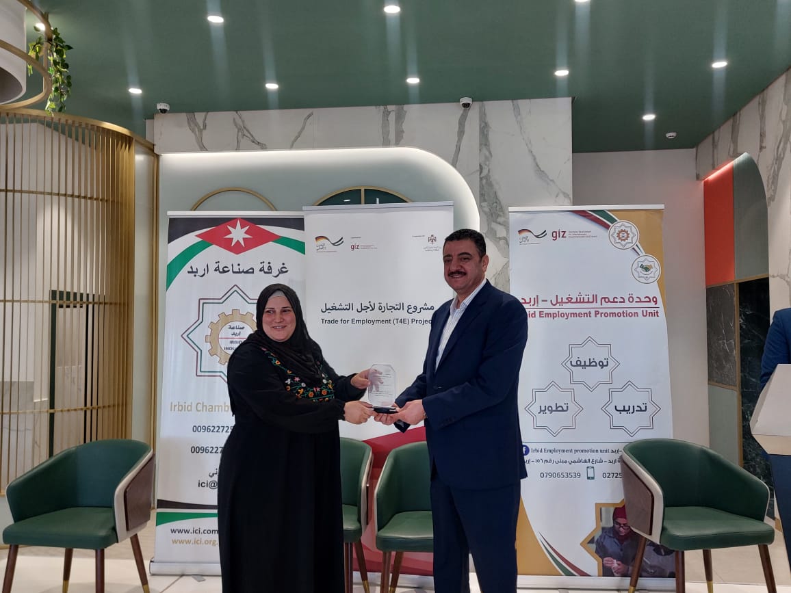 Madar Al-Saa Images 0.7201055323219703