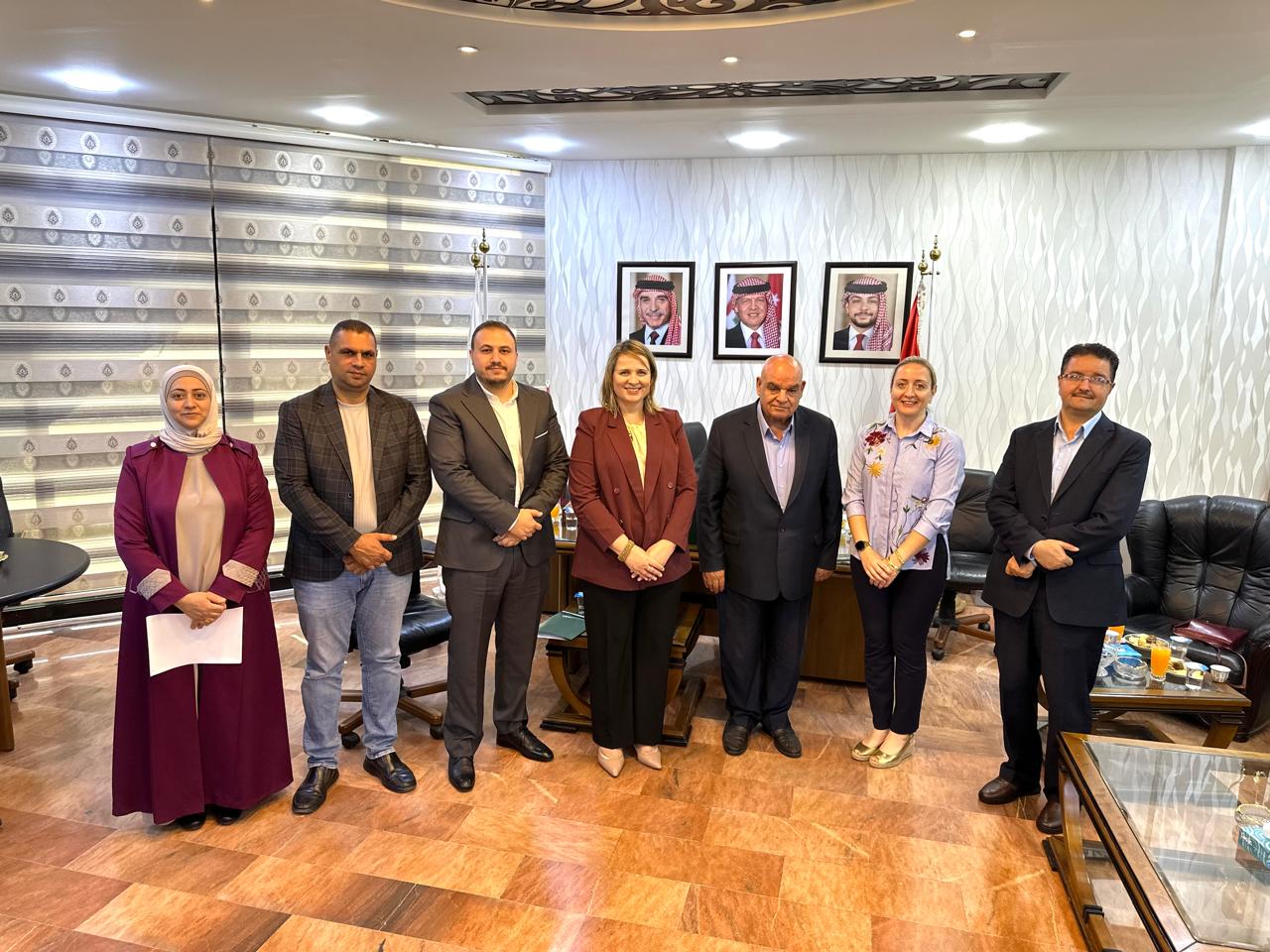 Madar Al-Saa Images 0.32361040489394055