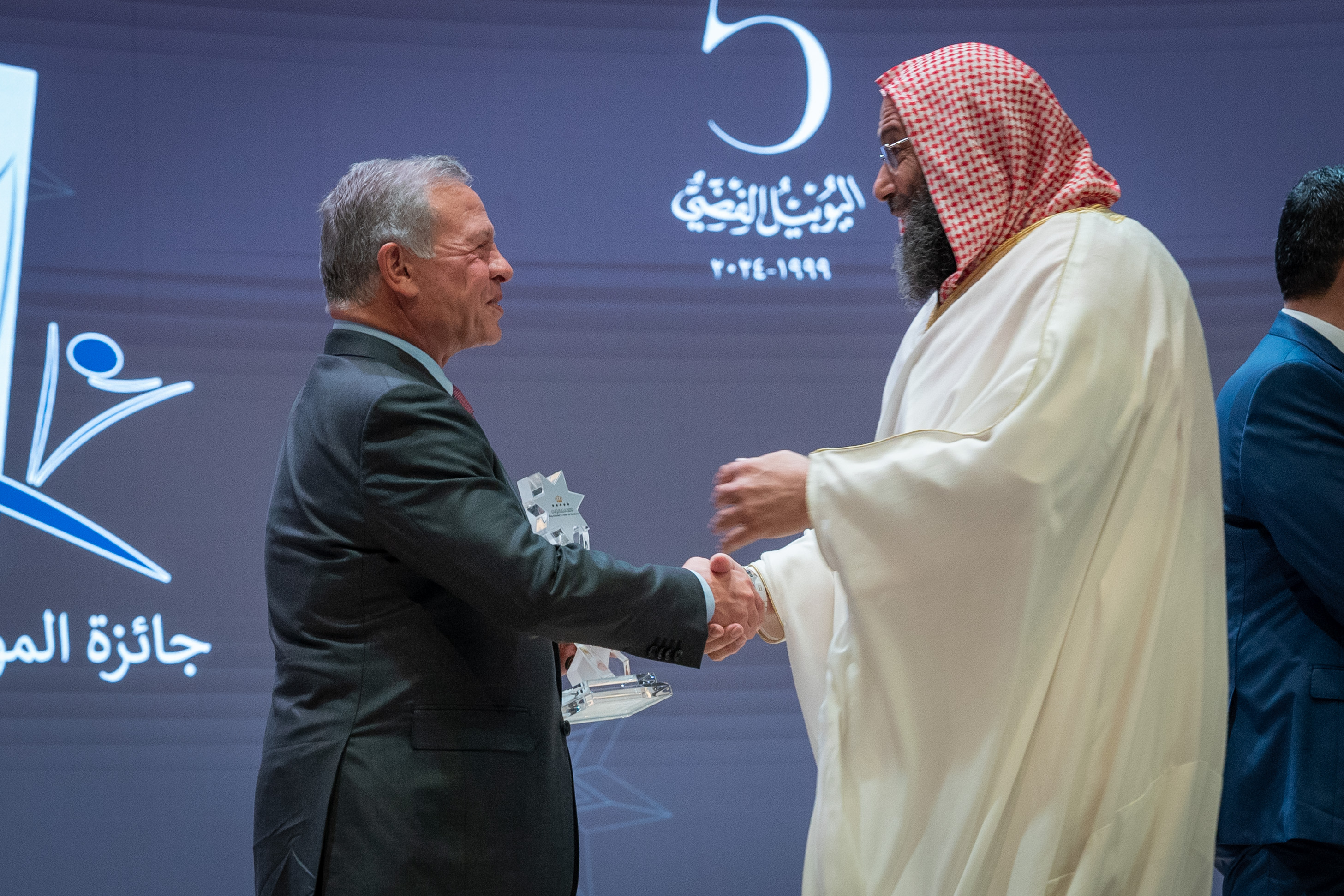 Madar Al-Saa Images 0.11873138433244823