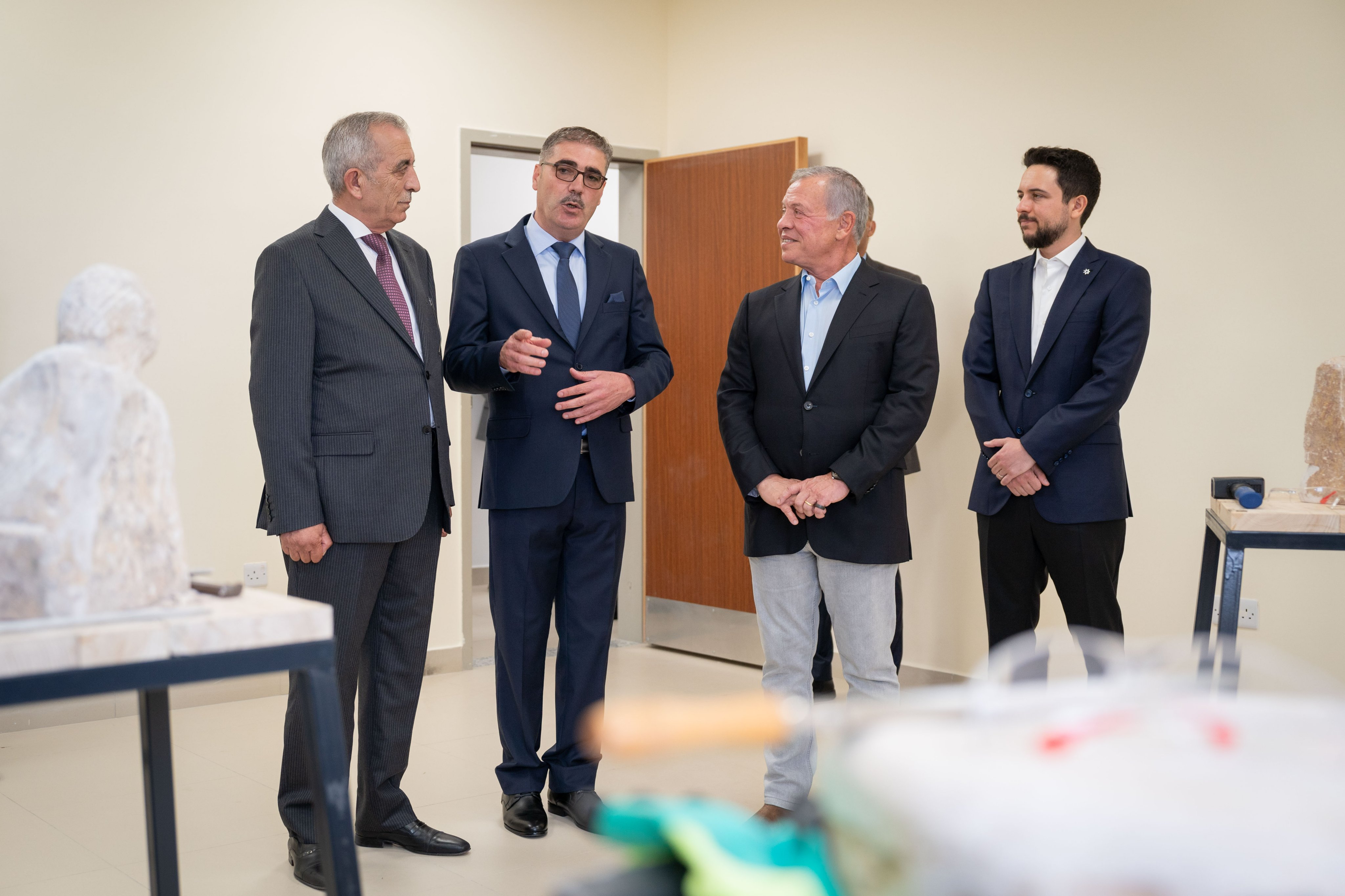 Madar Al-Saa Images 0.3417525786974229