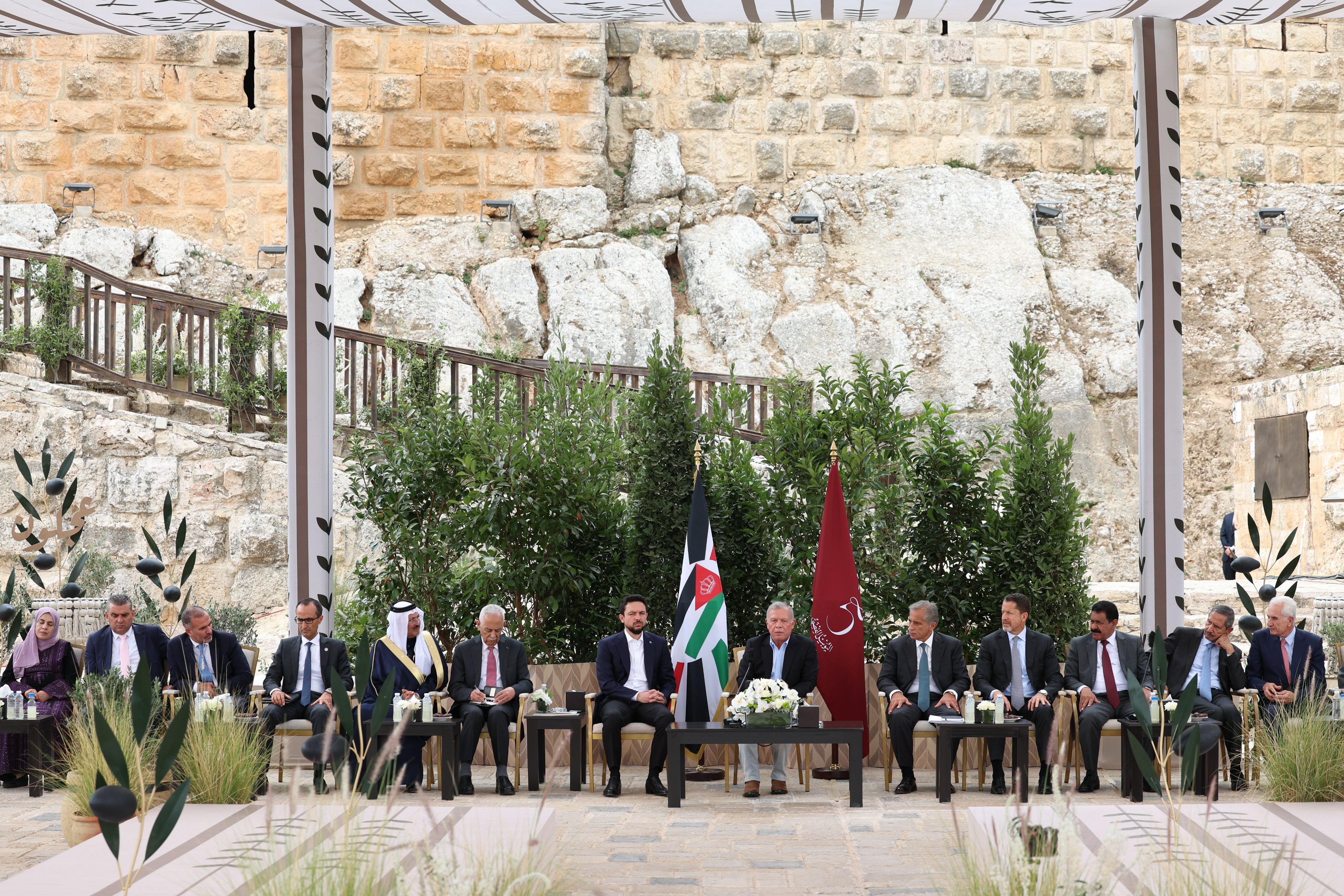 Madar Al-Saa Images 0.8758745985953542