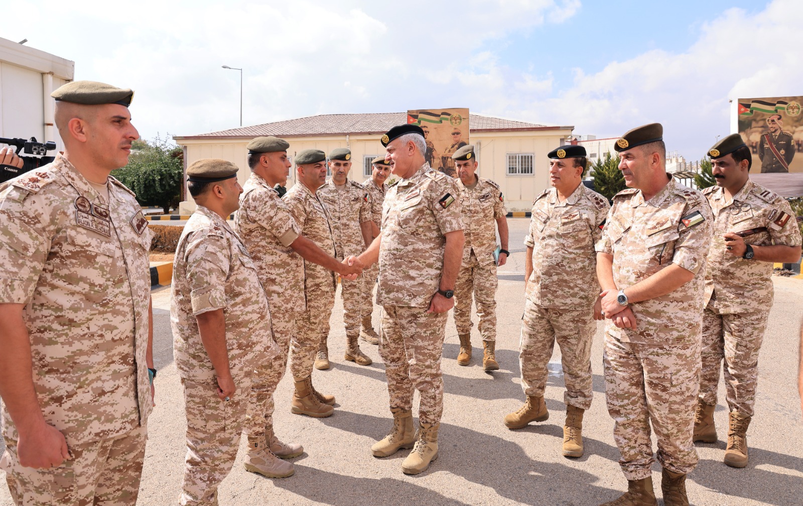 Madar Al-Saa Images 0.13475683063377408