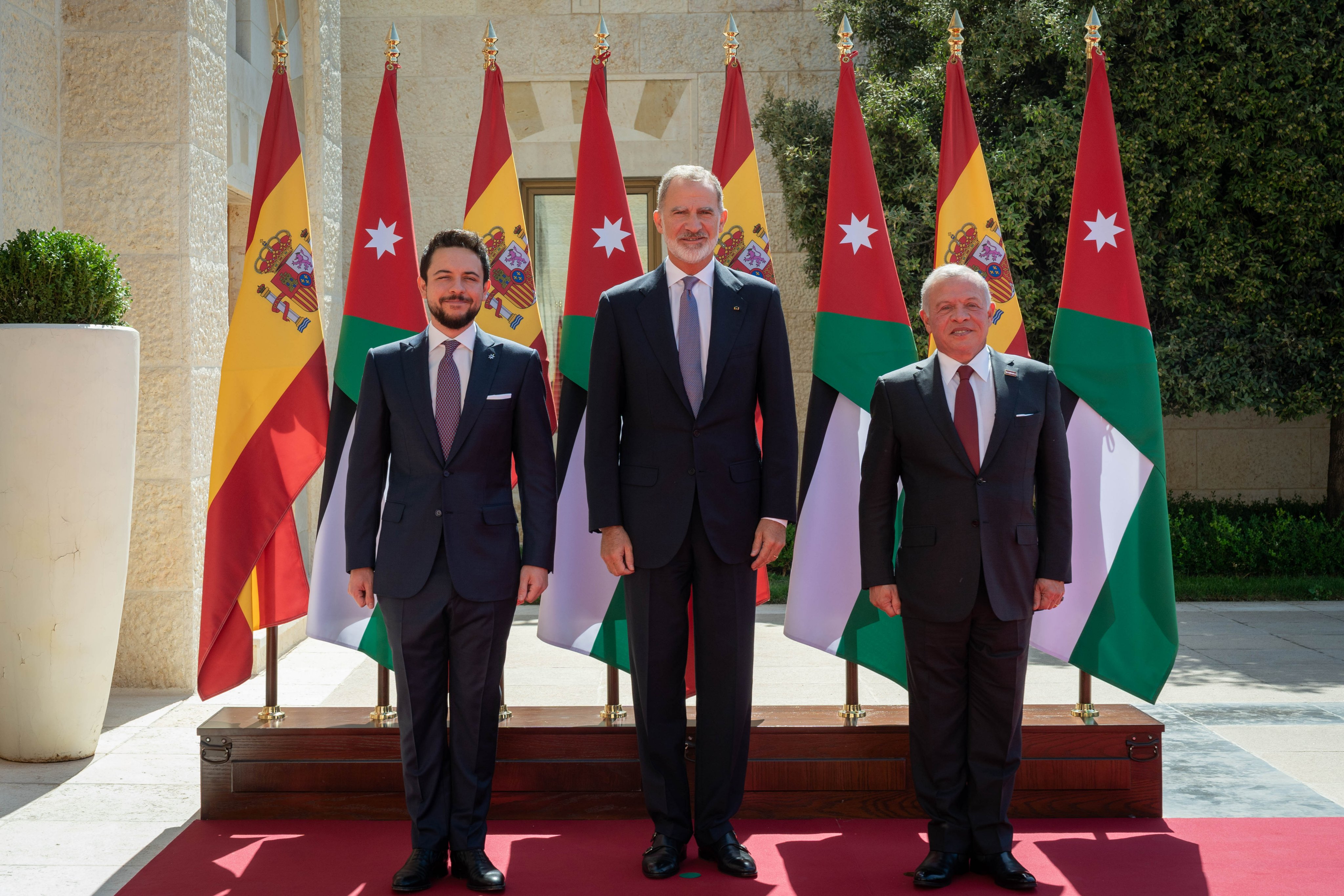 Madar Al-Saa Images 0.03883170212624232