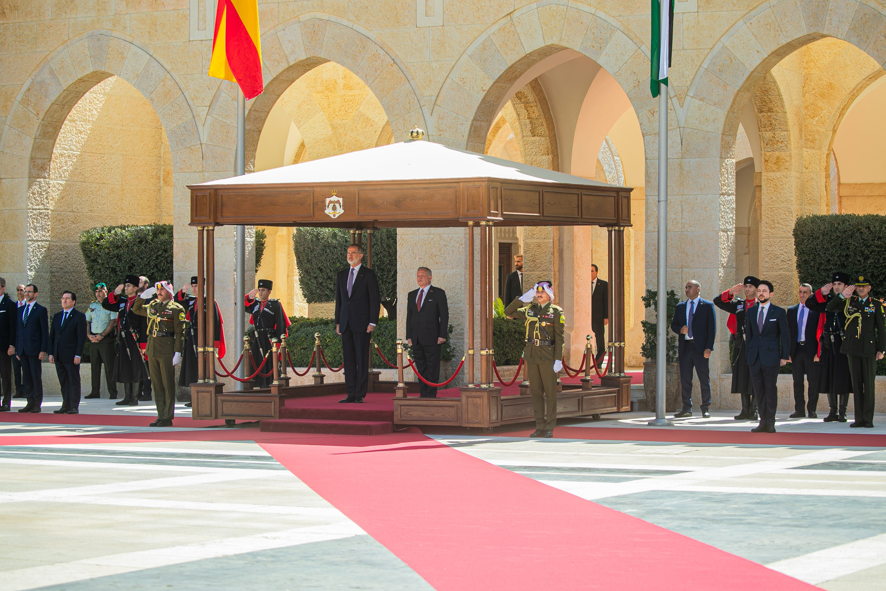 Madar Al-Saa Images 0.9998908711417733