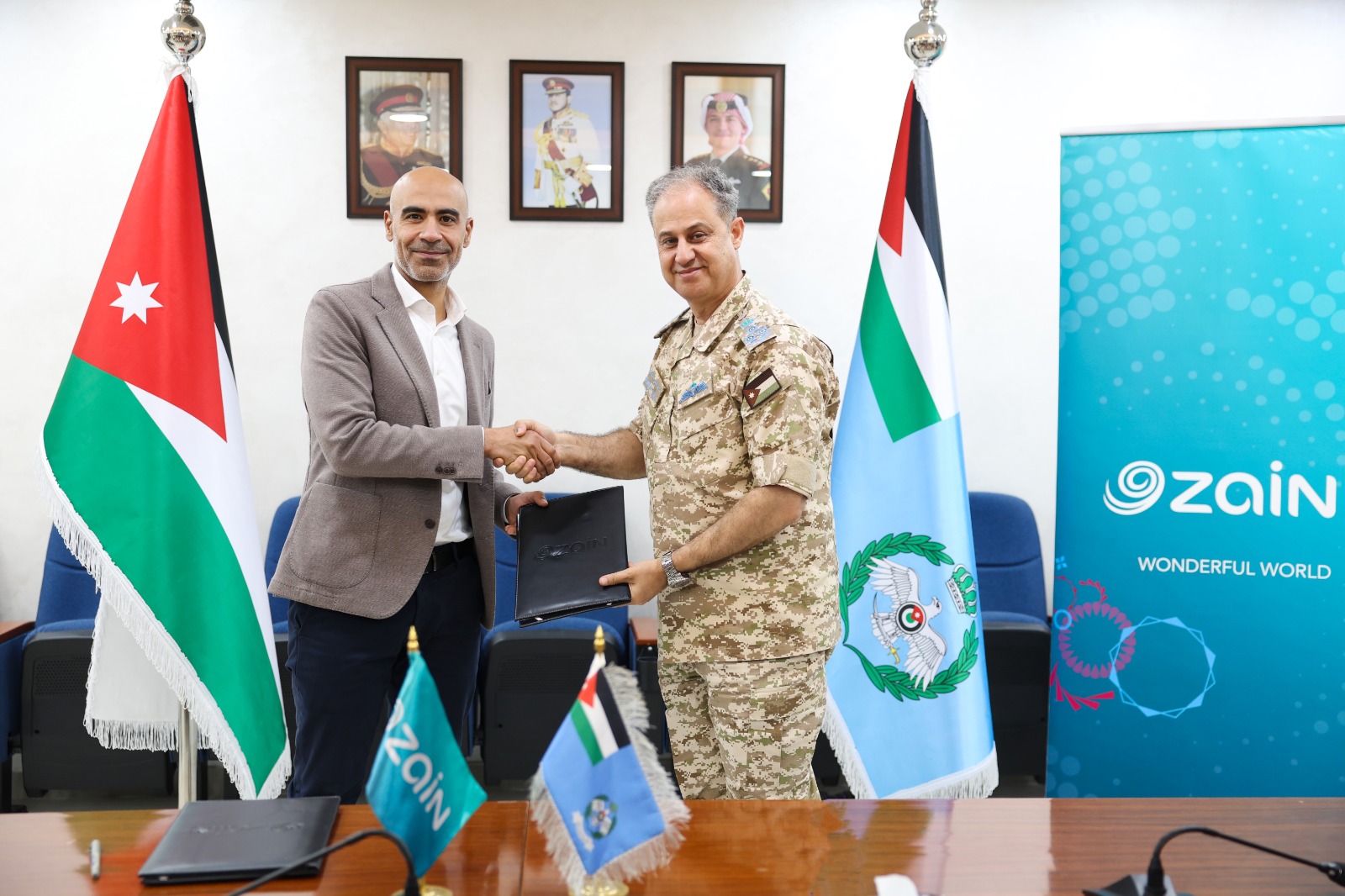 Madar Al-Saa Images 0.04112960948329003