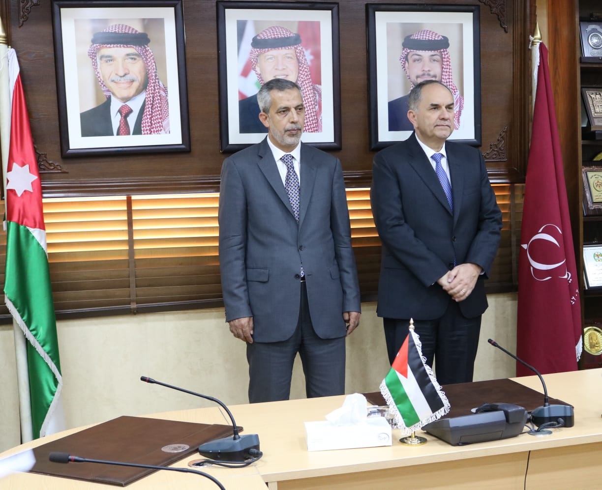 Madar Al-Saa Images 0.35006652084128786