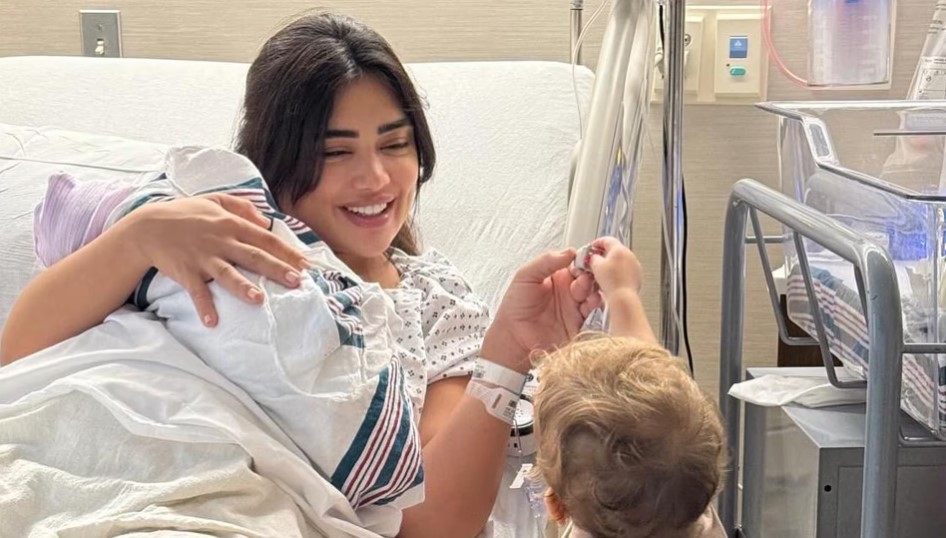 Madar Al-Saa Images 0.672476228478962