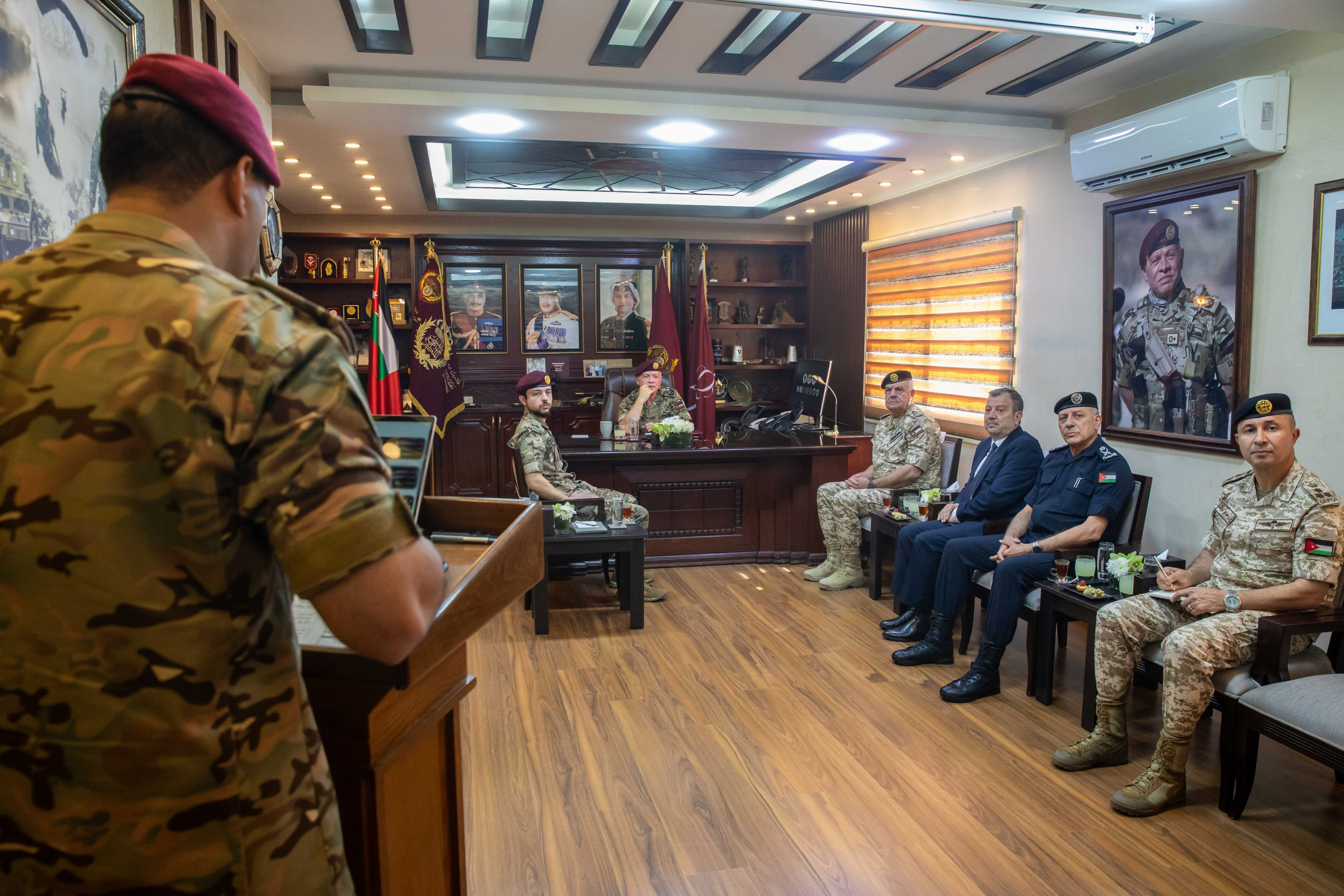 Madar Al-Saa Images 0.2783616818412735