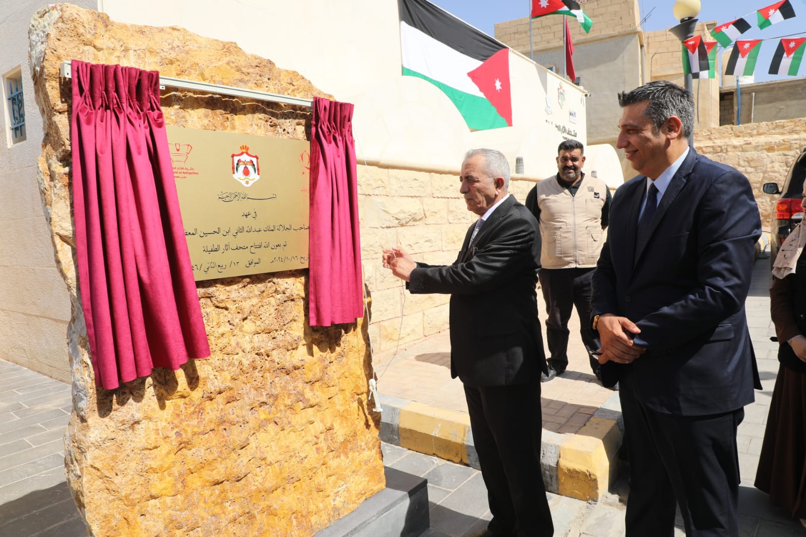 Madar Al-Saa Images 0.4316443680906781