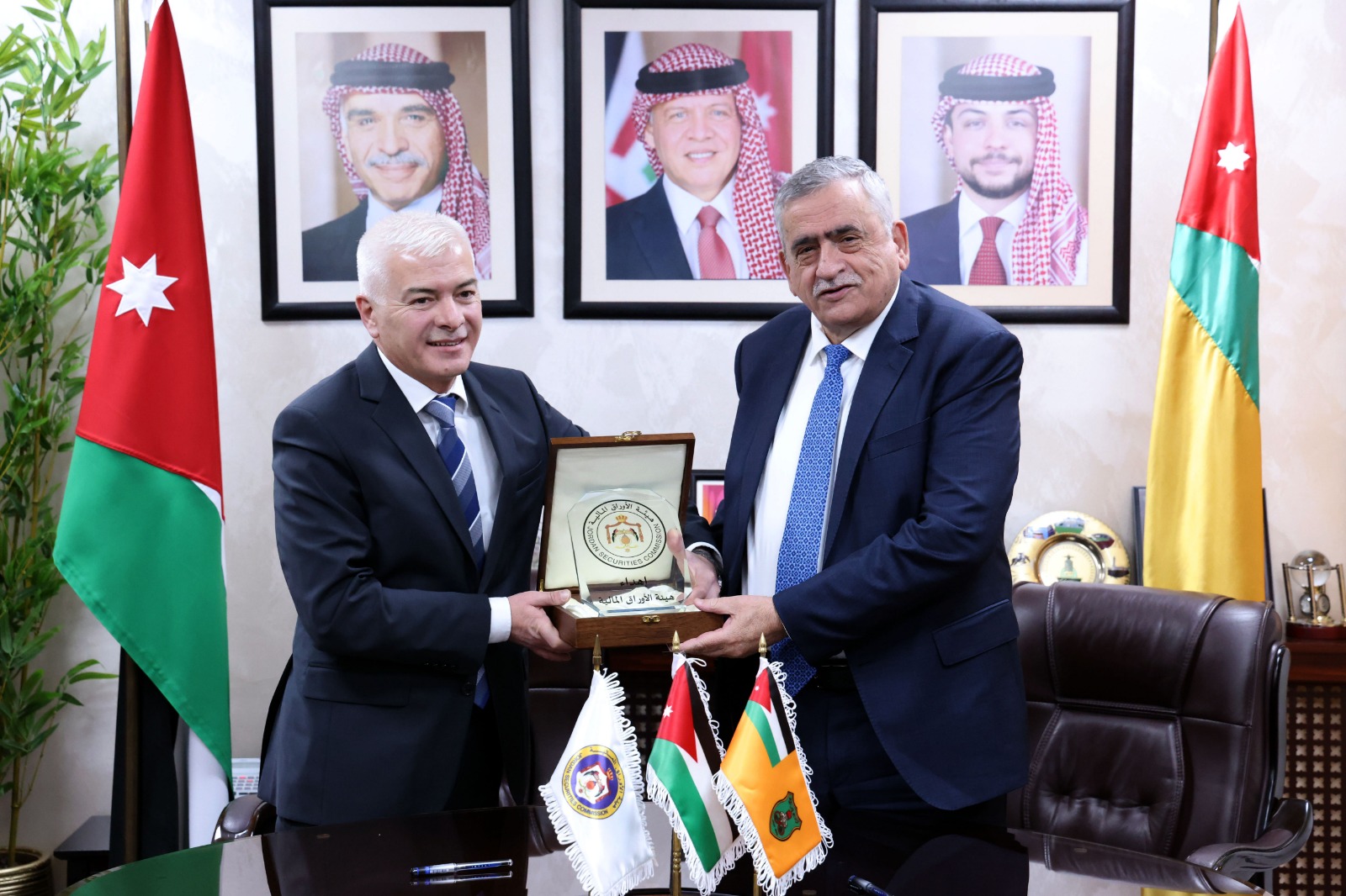 Madar Al-Saa Images 0.5157144468934245