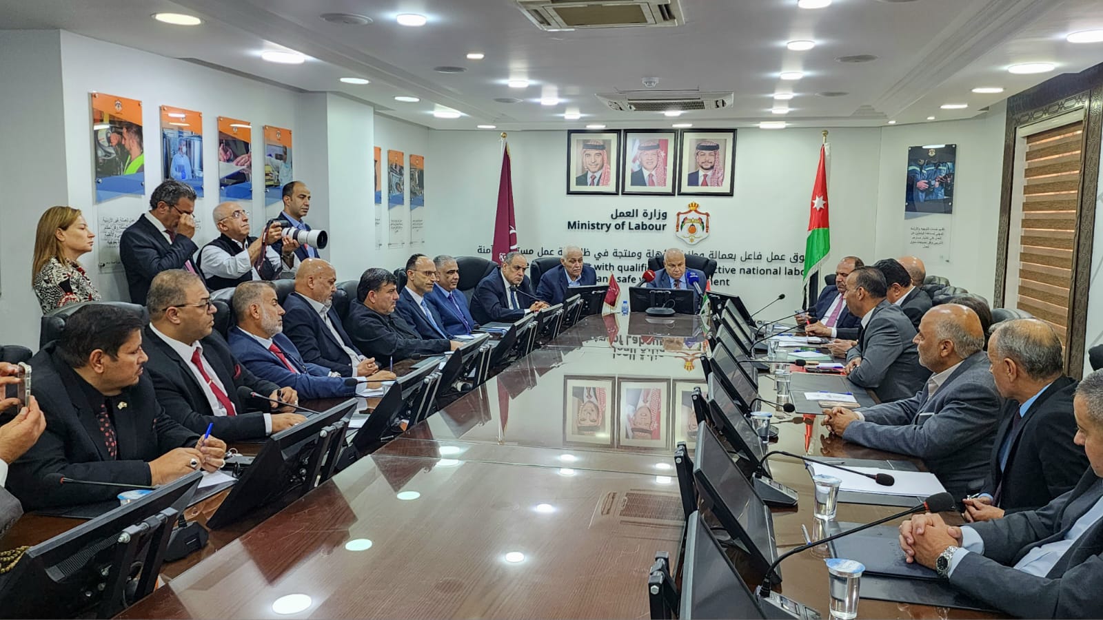 Madar Al-Saa Images 0.10192945303931067