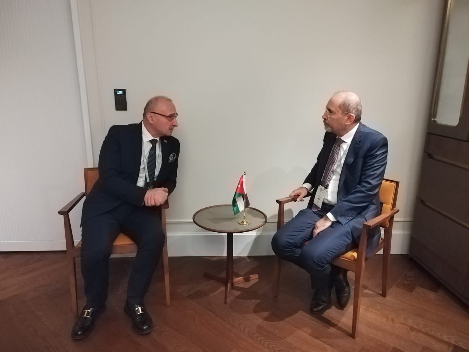 Madar Al-Saa Images 0.6781785644728431