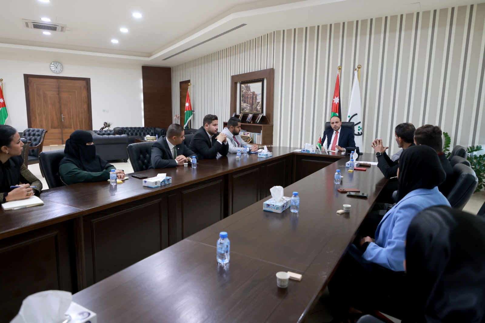 Madar Al-Saa Images 0.7958108635745833