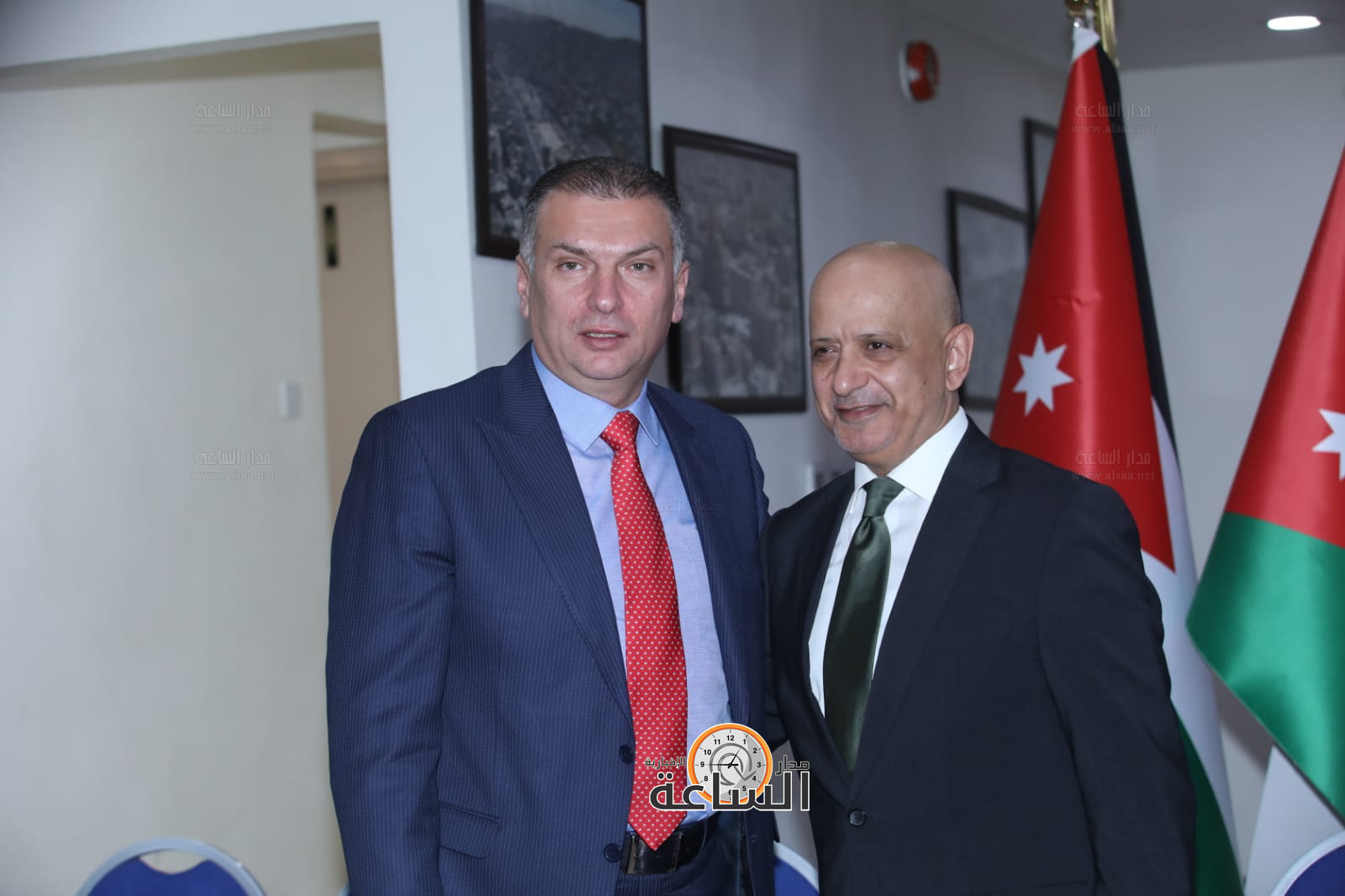 Madar Al-Saa Images 0.5003323913405