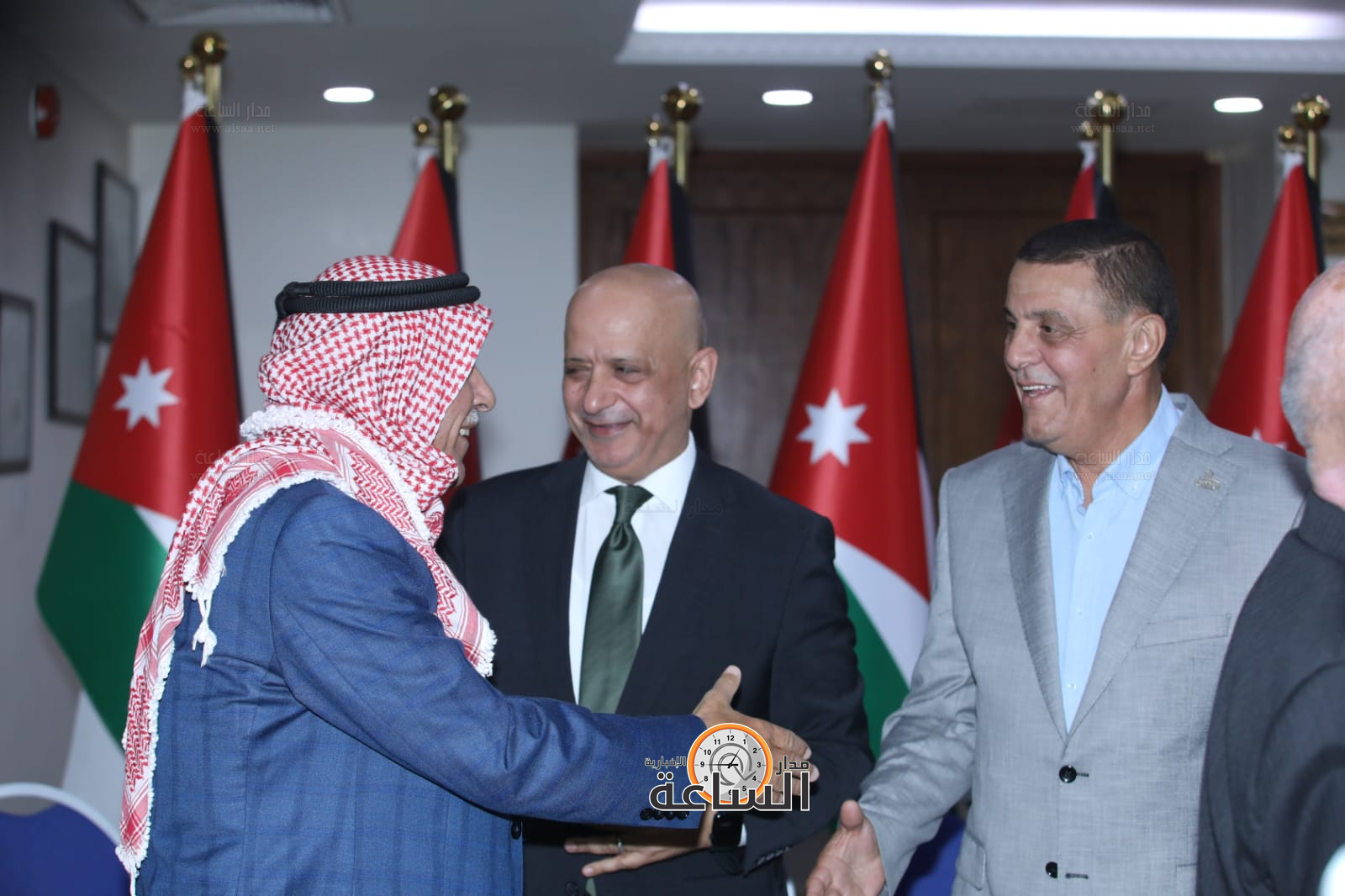 Madar Al-Saa Images 0.4384601182519736