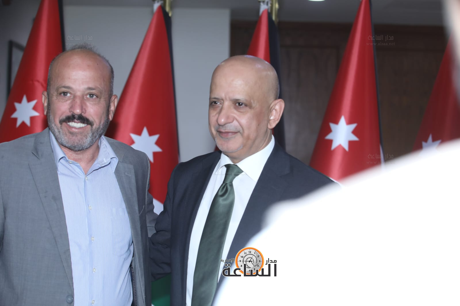 Madar Al-Saa Images 0.0935537632593717