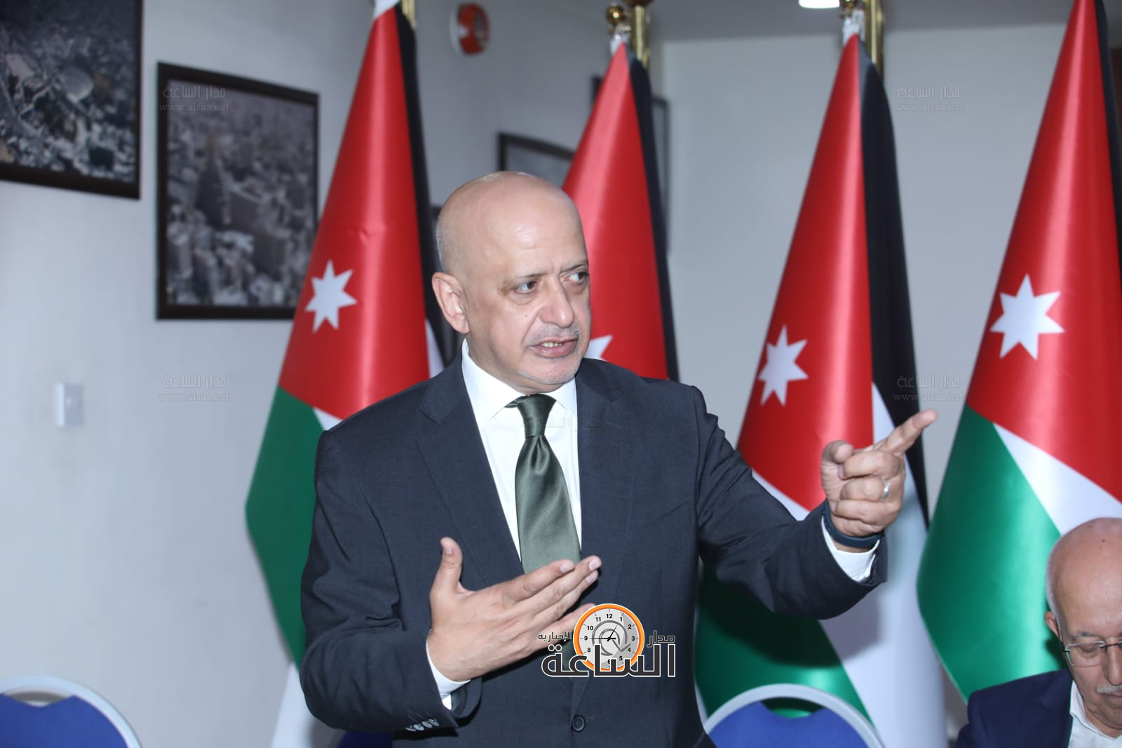 Madar Al-Saa Images 0.953022072162401