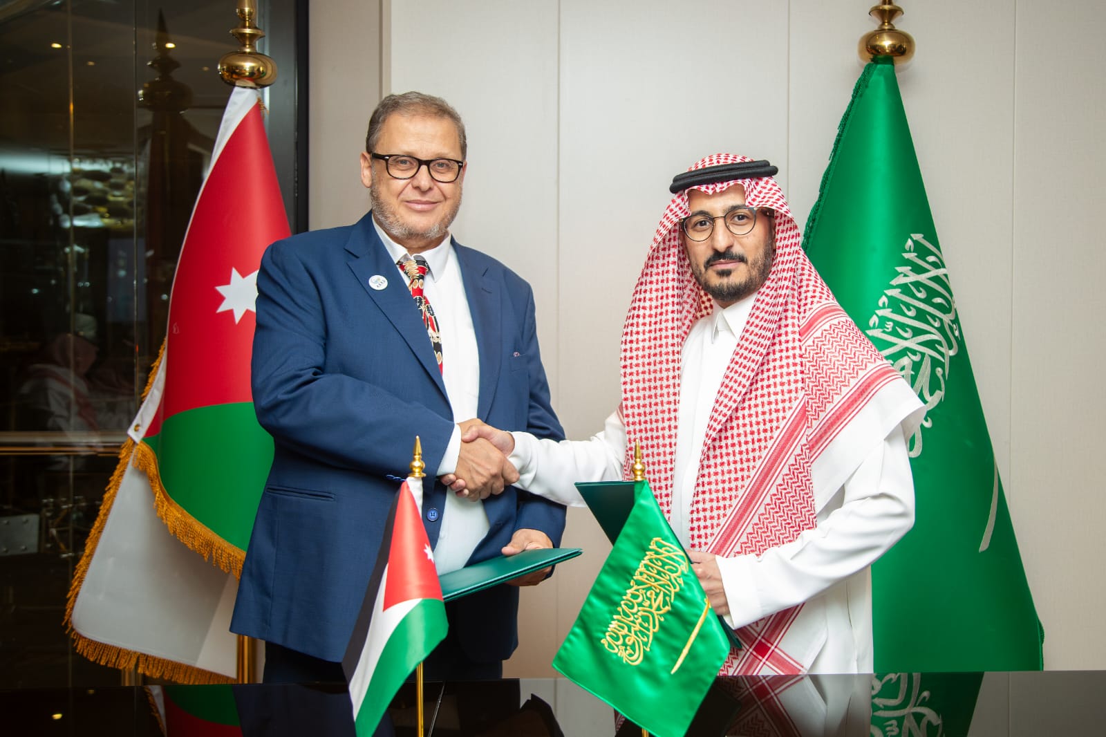 Madar Al-Saa Images 0.8667659293757075