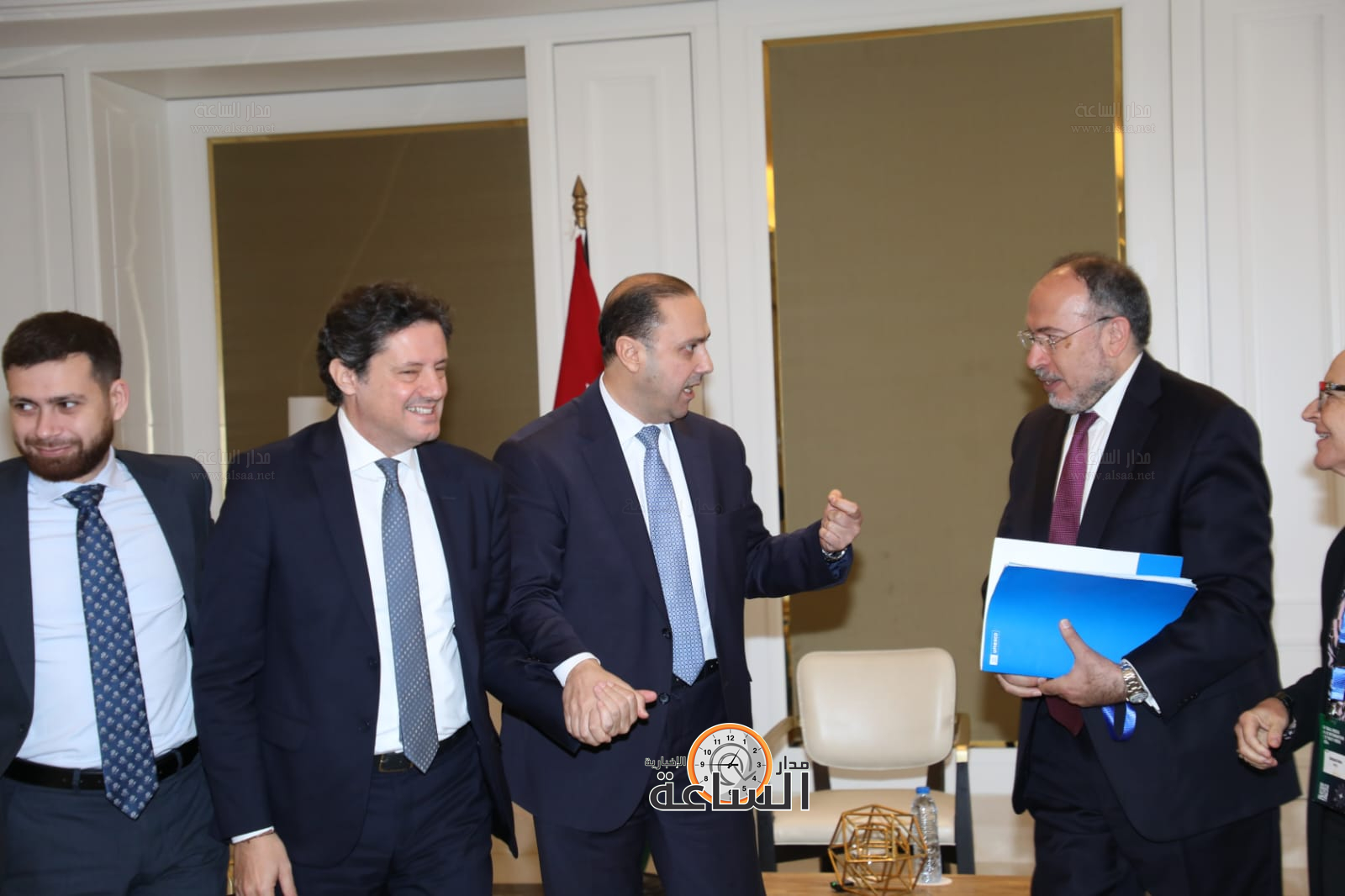 Madar Al-Saa Images 0.6371368040118672