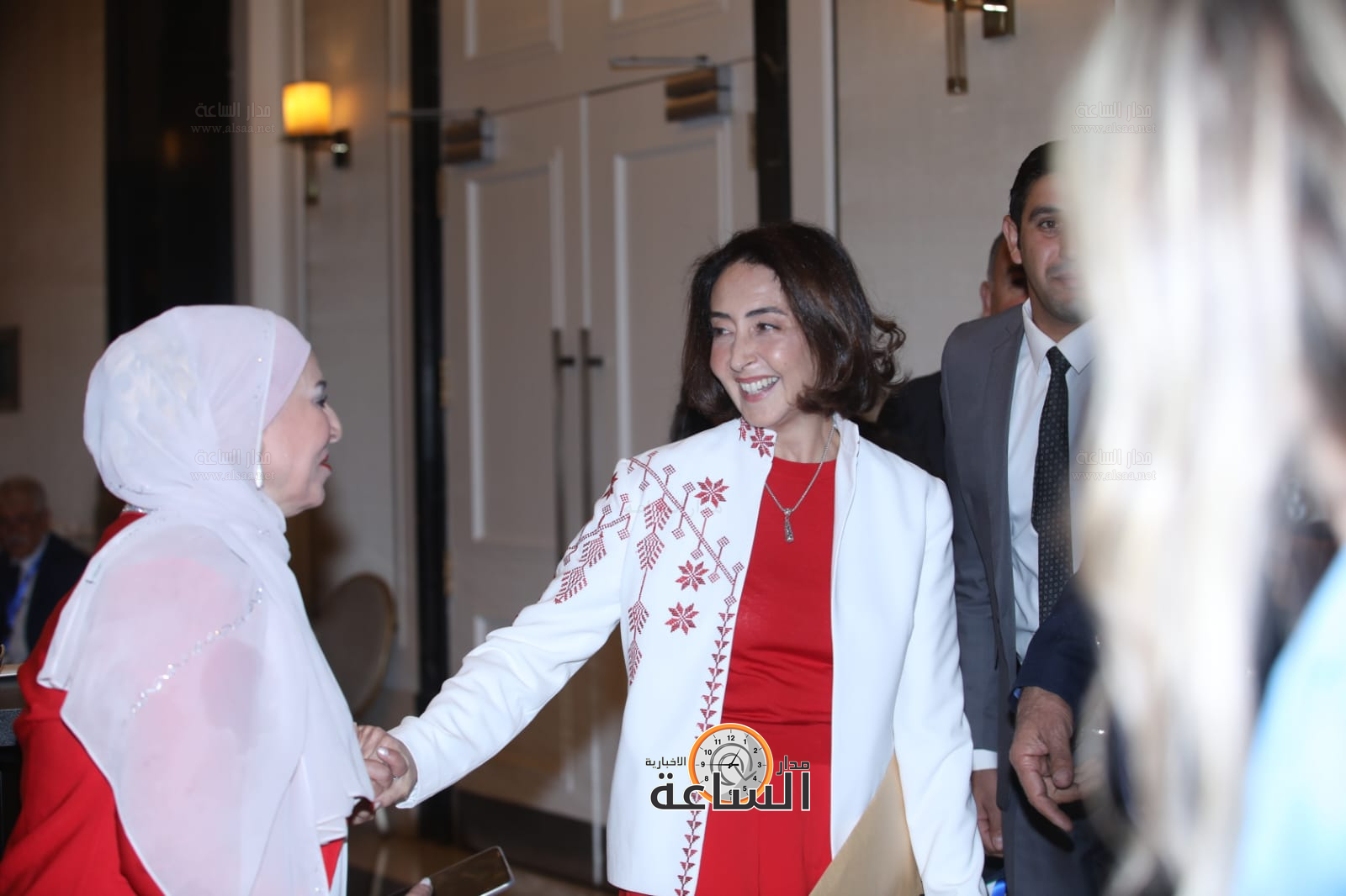 Madar Al-Saa Images 0.18650279088045085