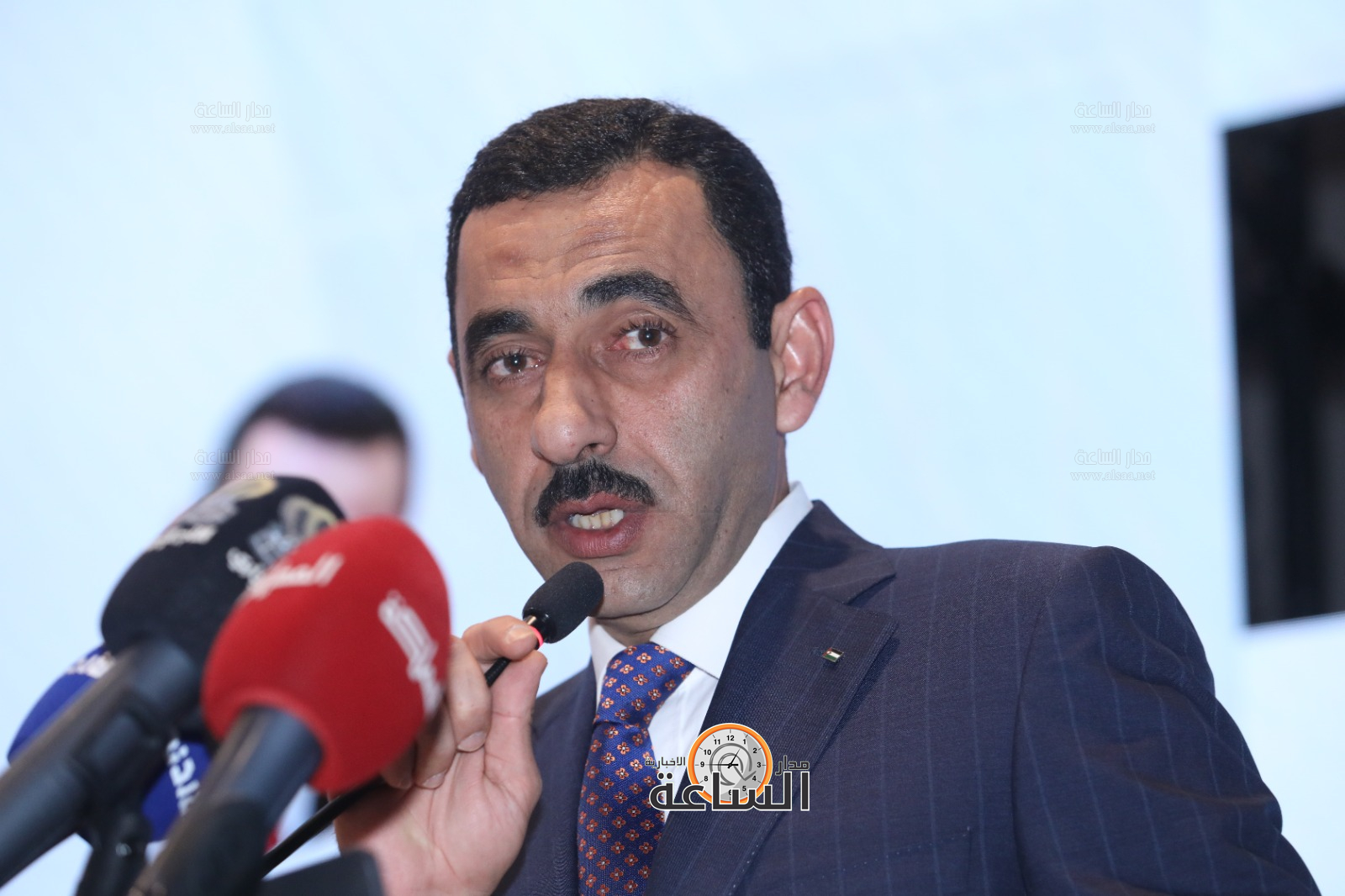 Madar Al-Saa Images 0.47575447936973236