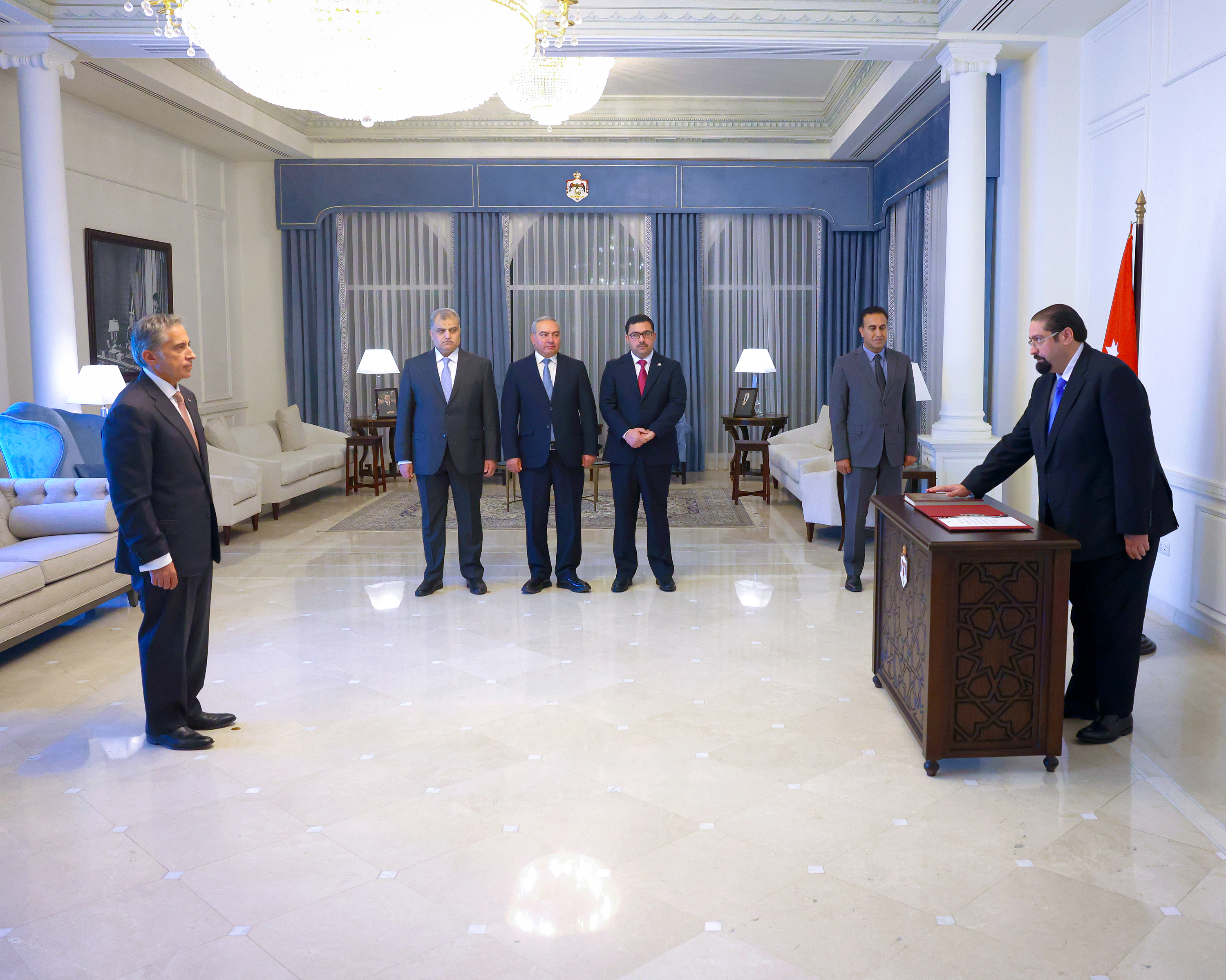 Madar Al-Saa Images 0.24241919110945287