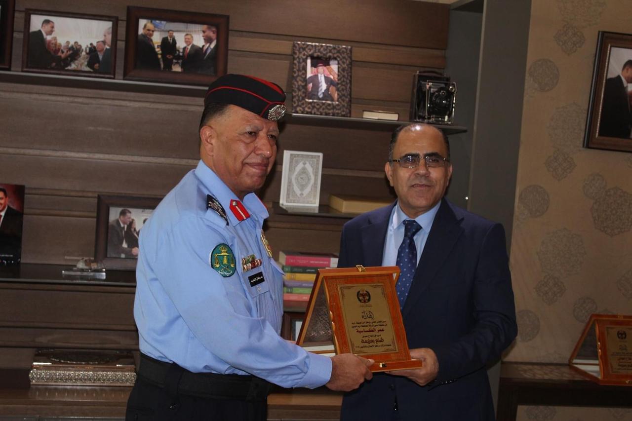 Madar Al-Saa Images 0.8239254122612139