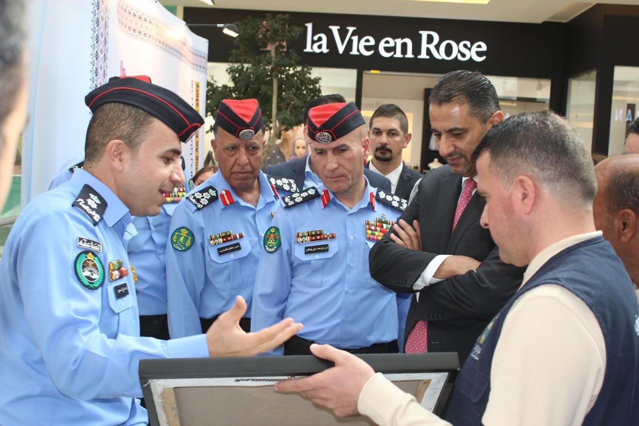 Madar Al-Saa Images 0.44492385942194446