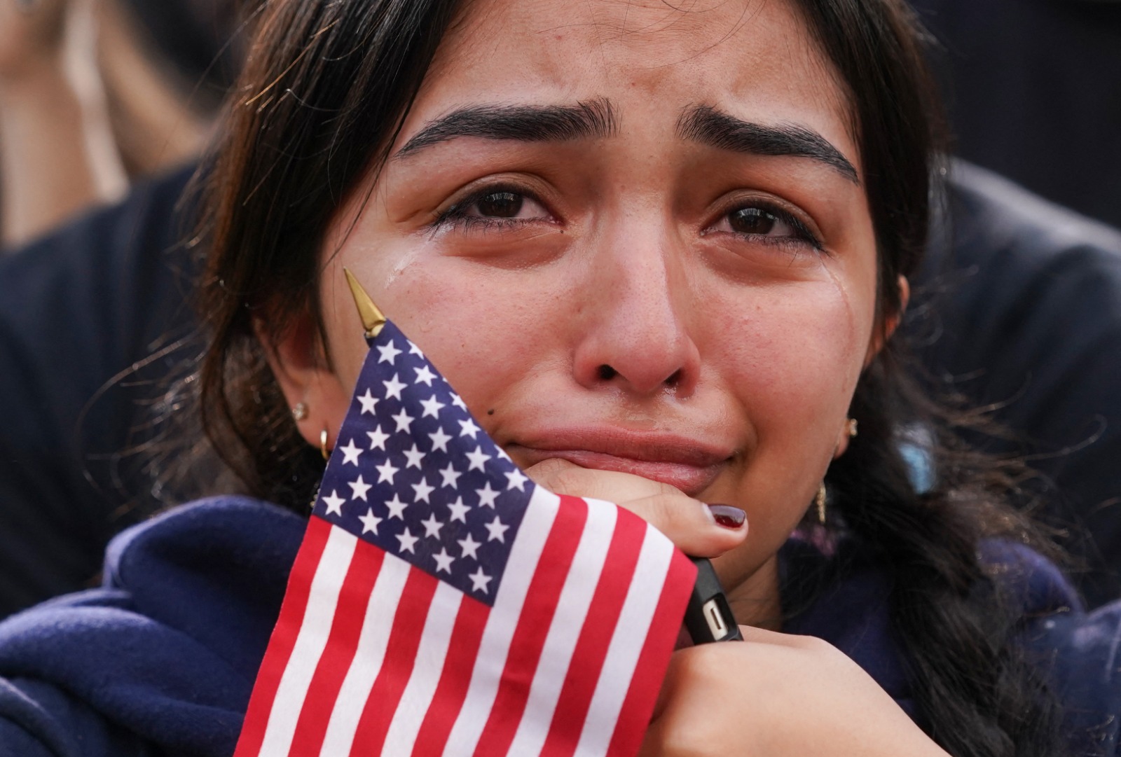 مؤيدة لنائبة الرئيس الأميركي كامالا هاريس تتفاعل أثناء كلمة بجامعة هوارد في واشنطن تعترف فيها بالهزيمة في الانتخابات الرئاسية