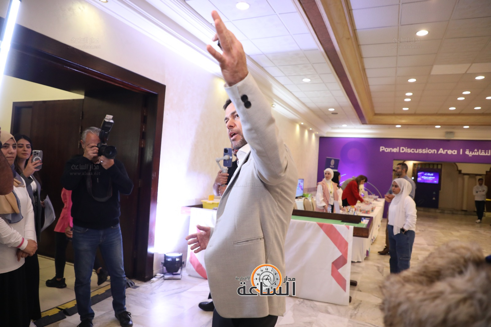 Madar Al-Saa Images 0.09939296770063866