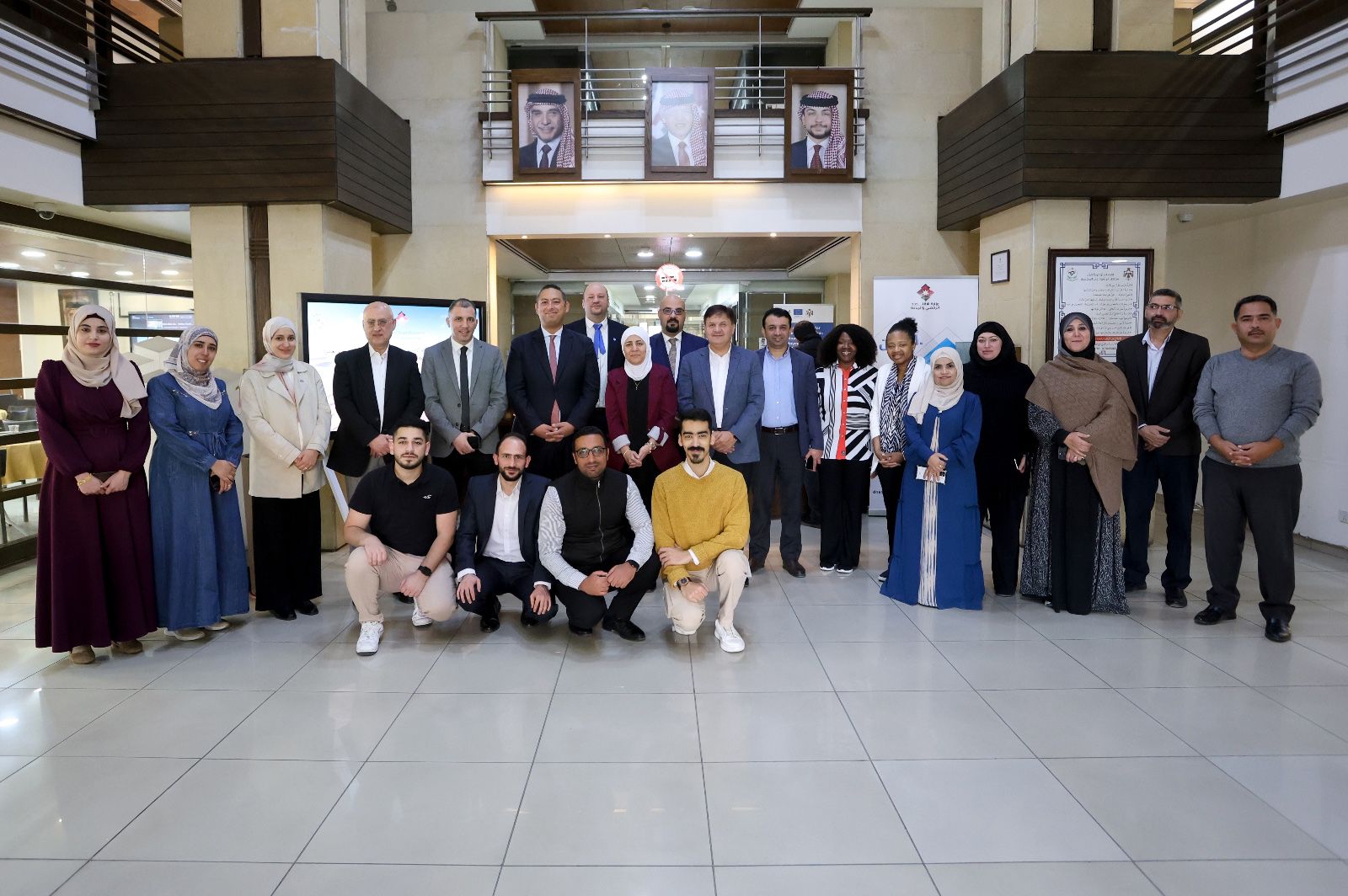 Madar Al-Saa Images 0.0441519975392779