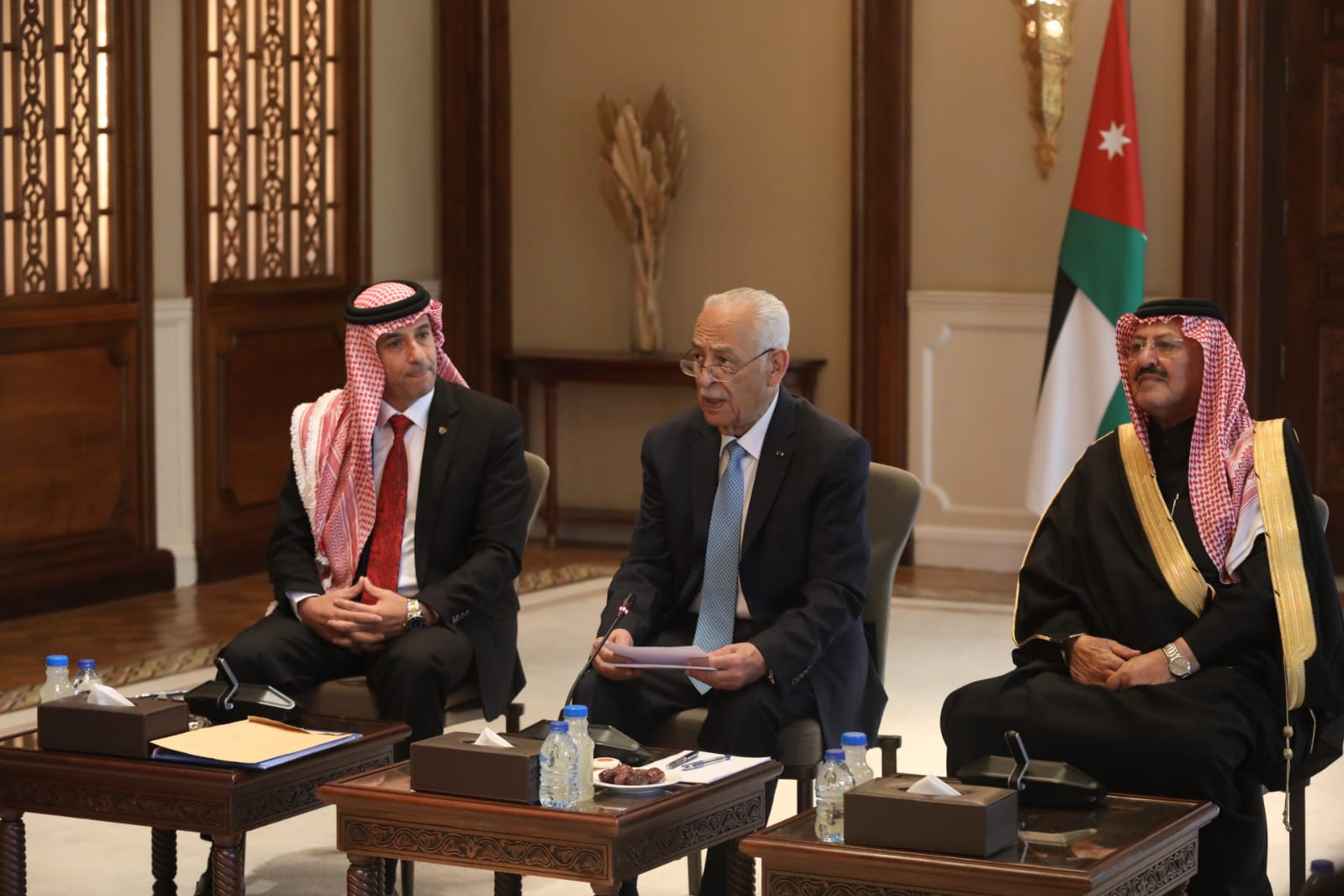 Madar Al-Saa Images 0.3738466492355421