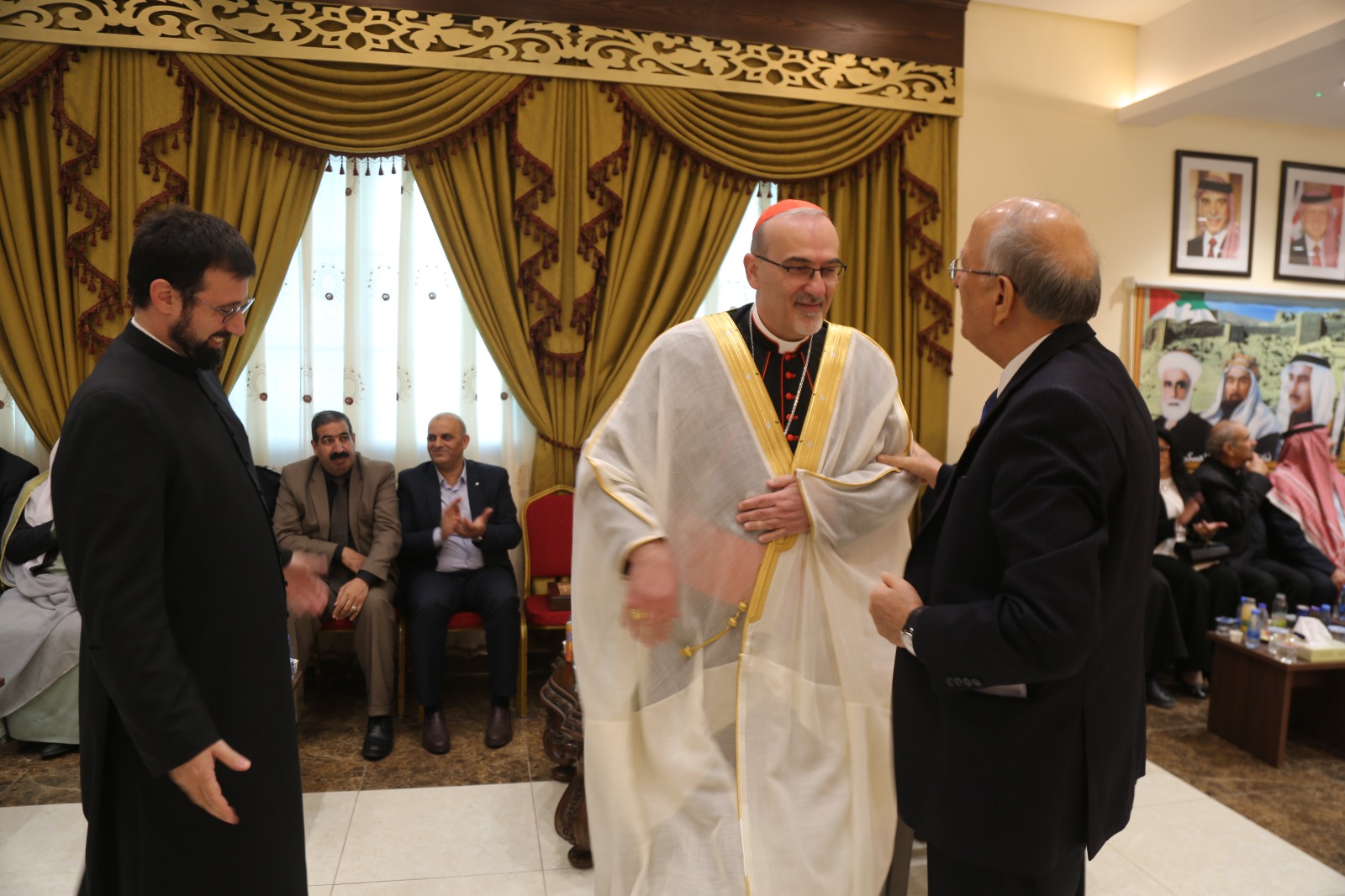 Madar Al-Saa Images 0.5762135612869503