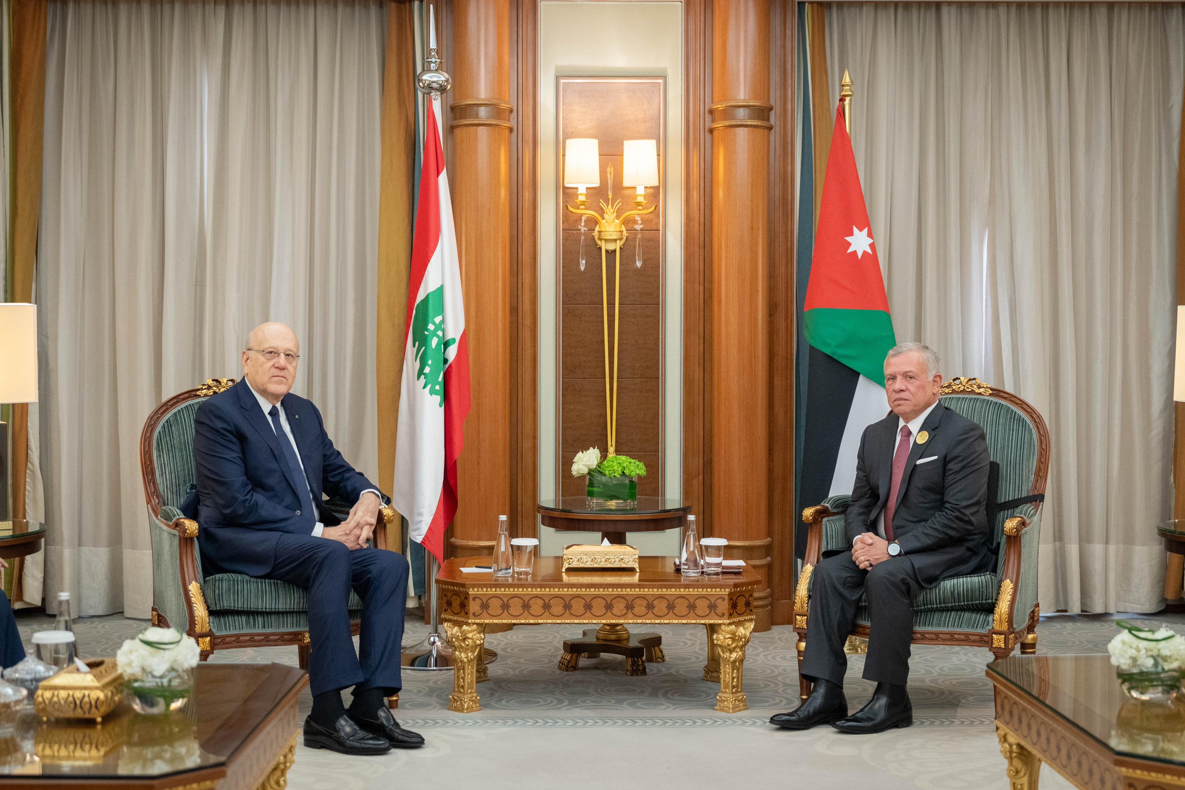 Madar Al-Saa Images 0.1355279574506114