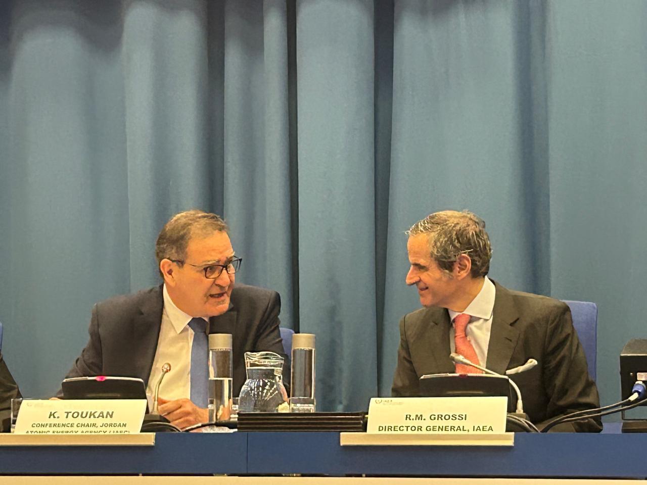 Madar Al-Saa Images 0.030598469416679208