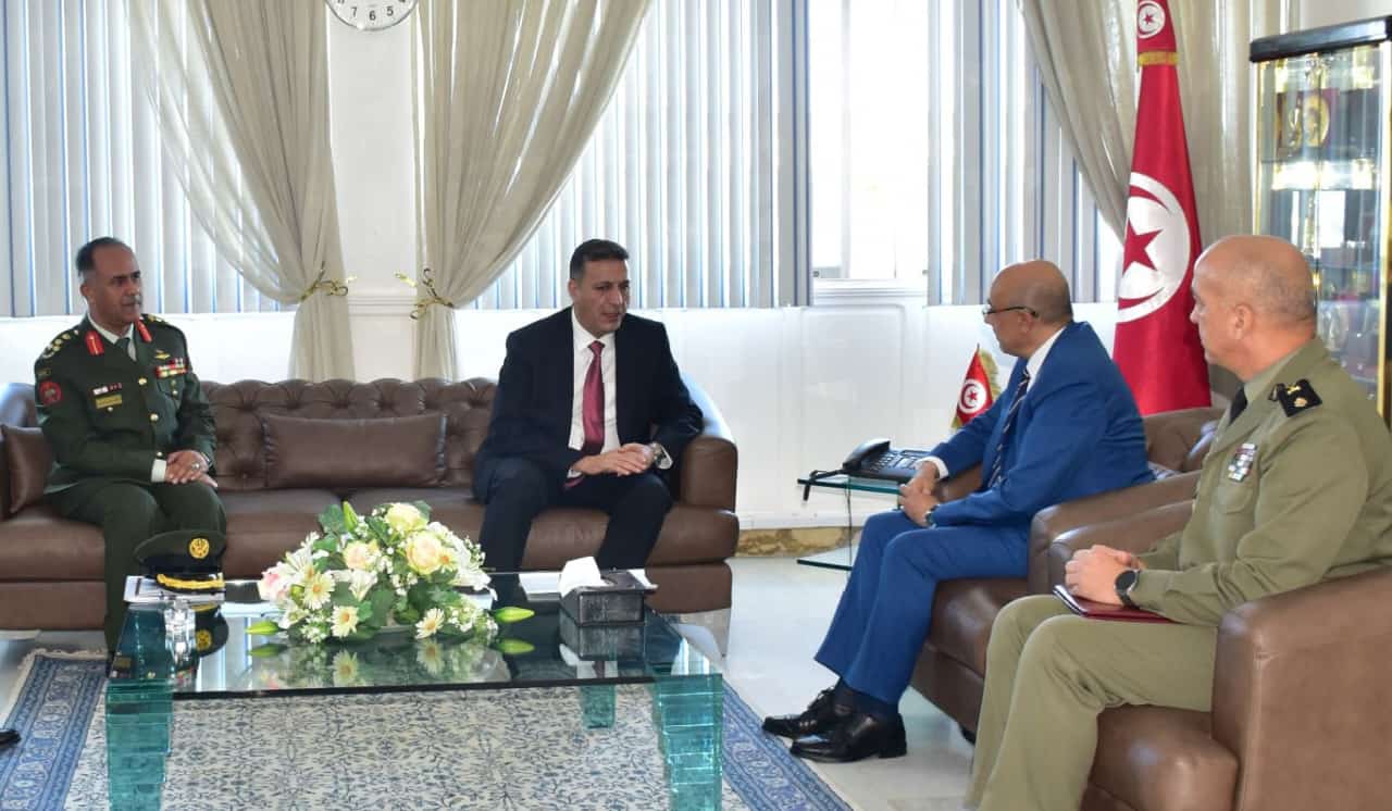 Madar Al-Saa Images 0.03712409380779036