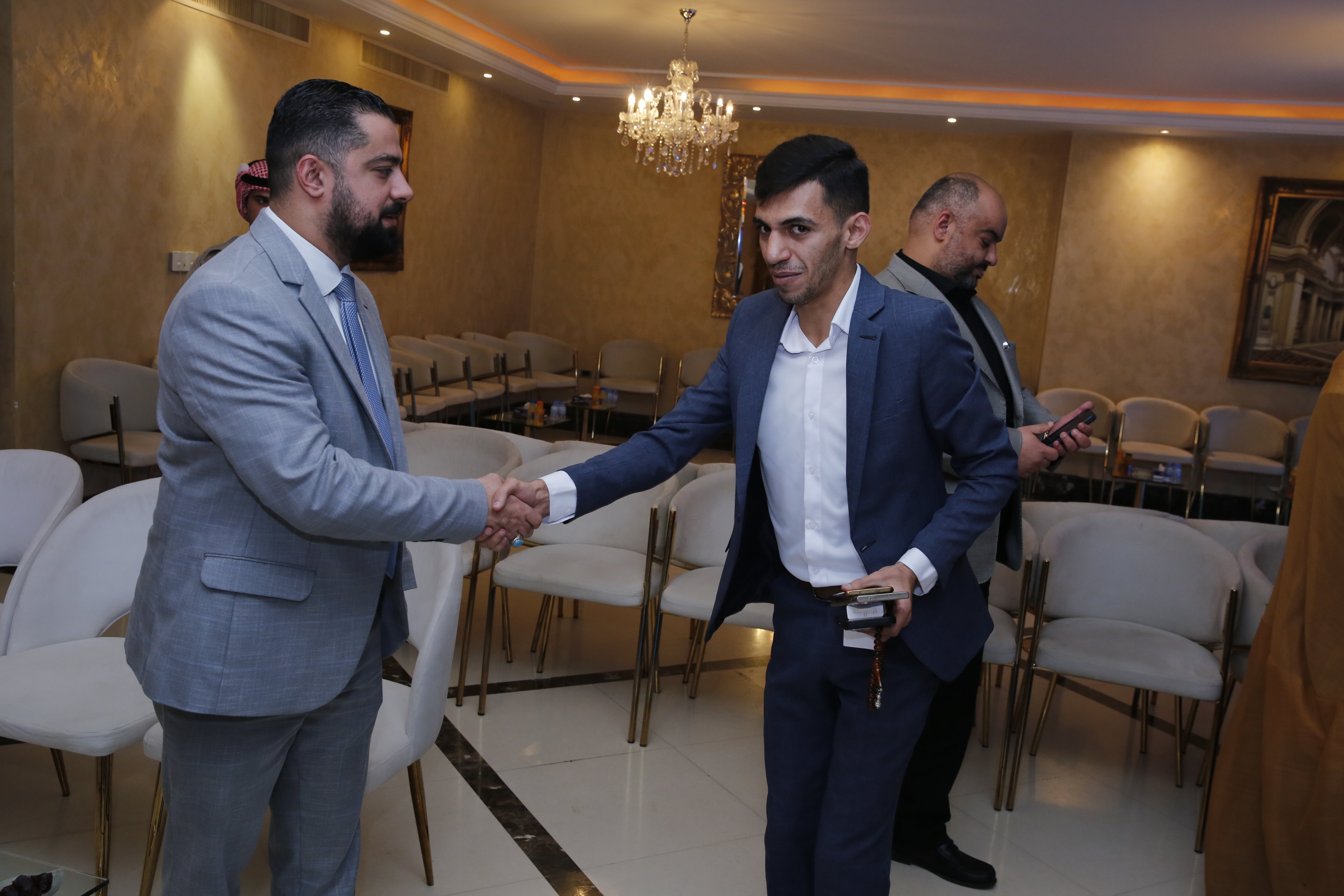 Madar Al-Saa Images 0.9852441107480103