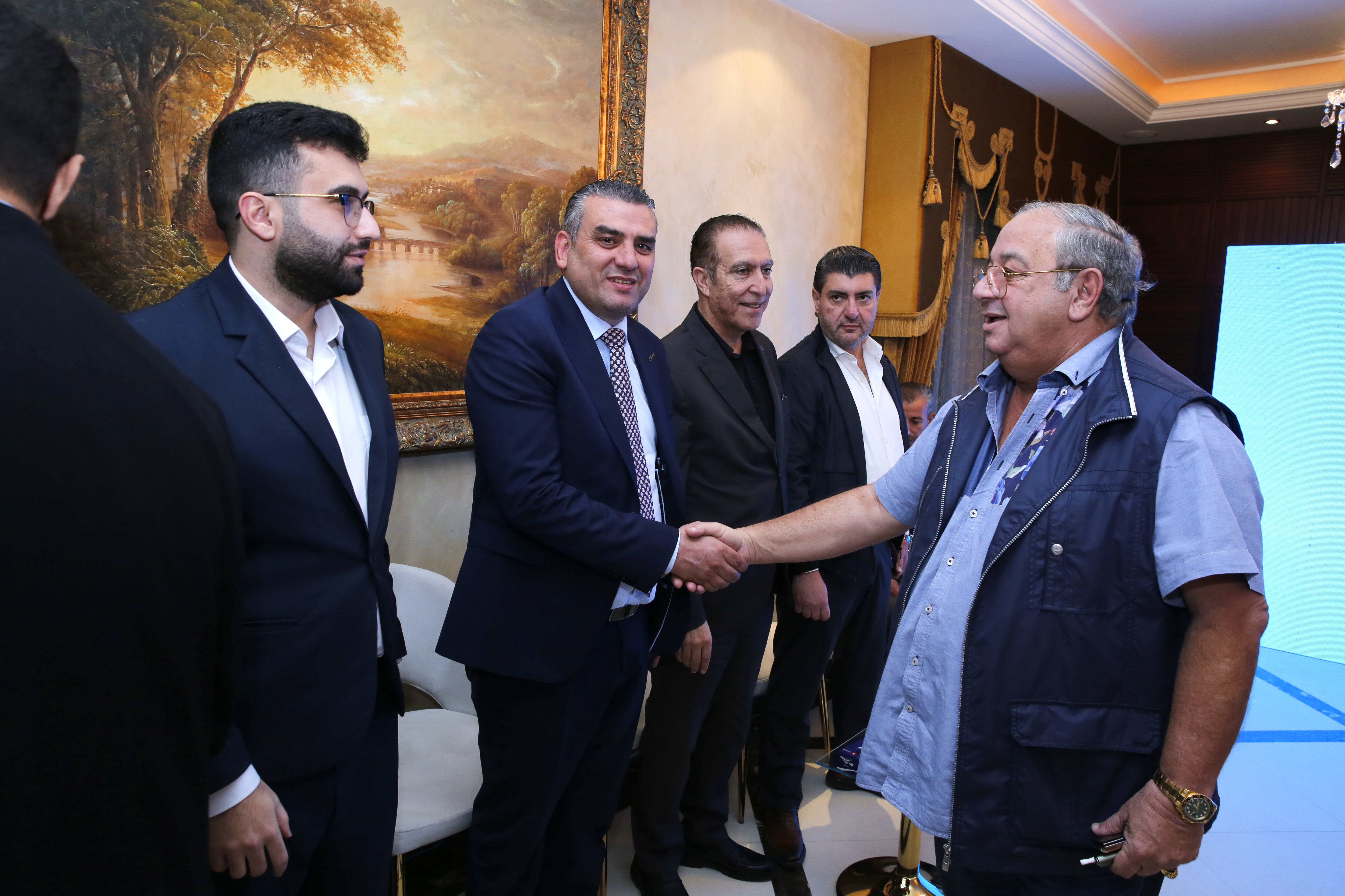 Madar Al-Saa Images 0.9780951282510808