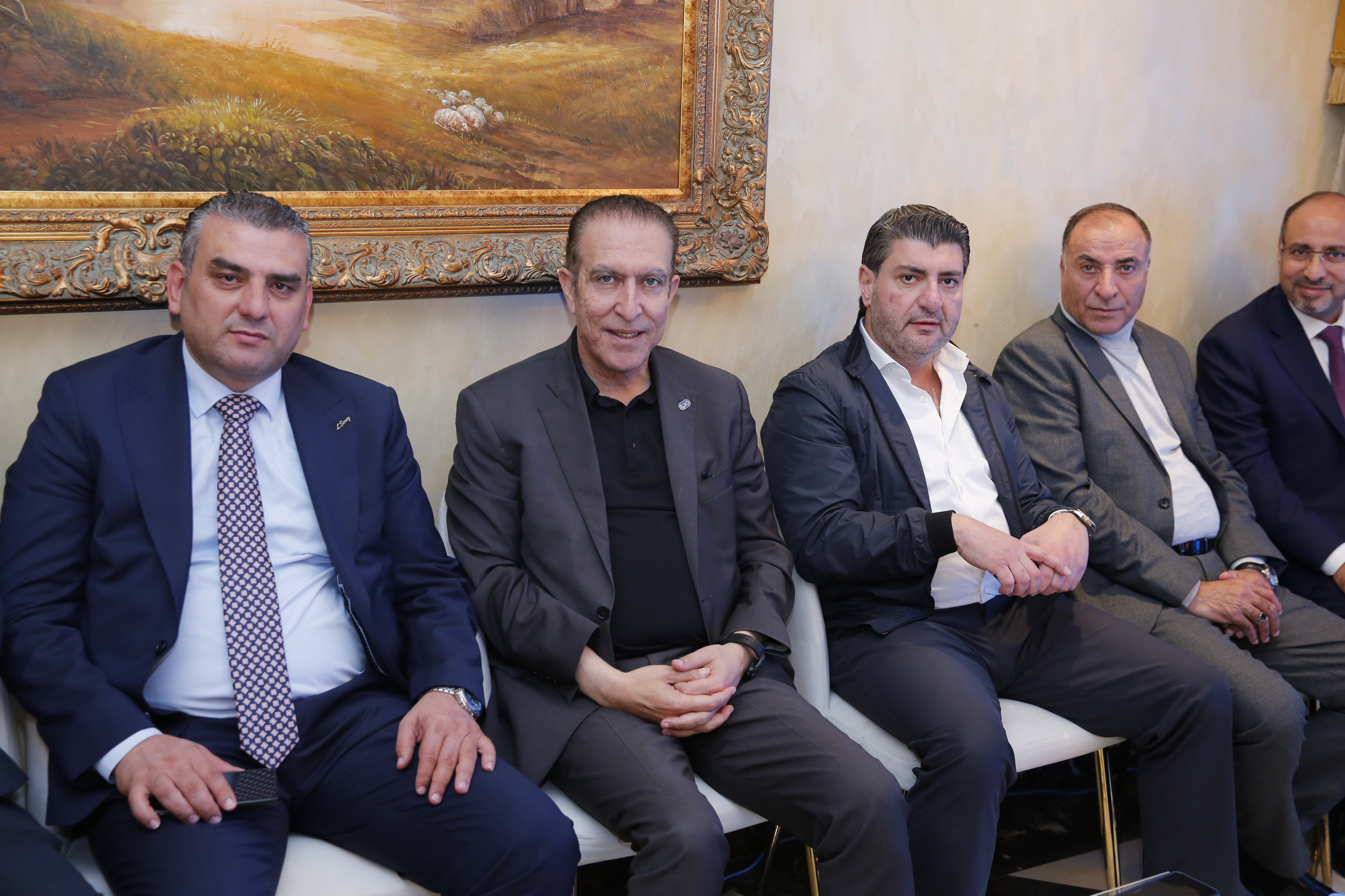 Madar Al-Saa Images 0.5805109454975512