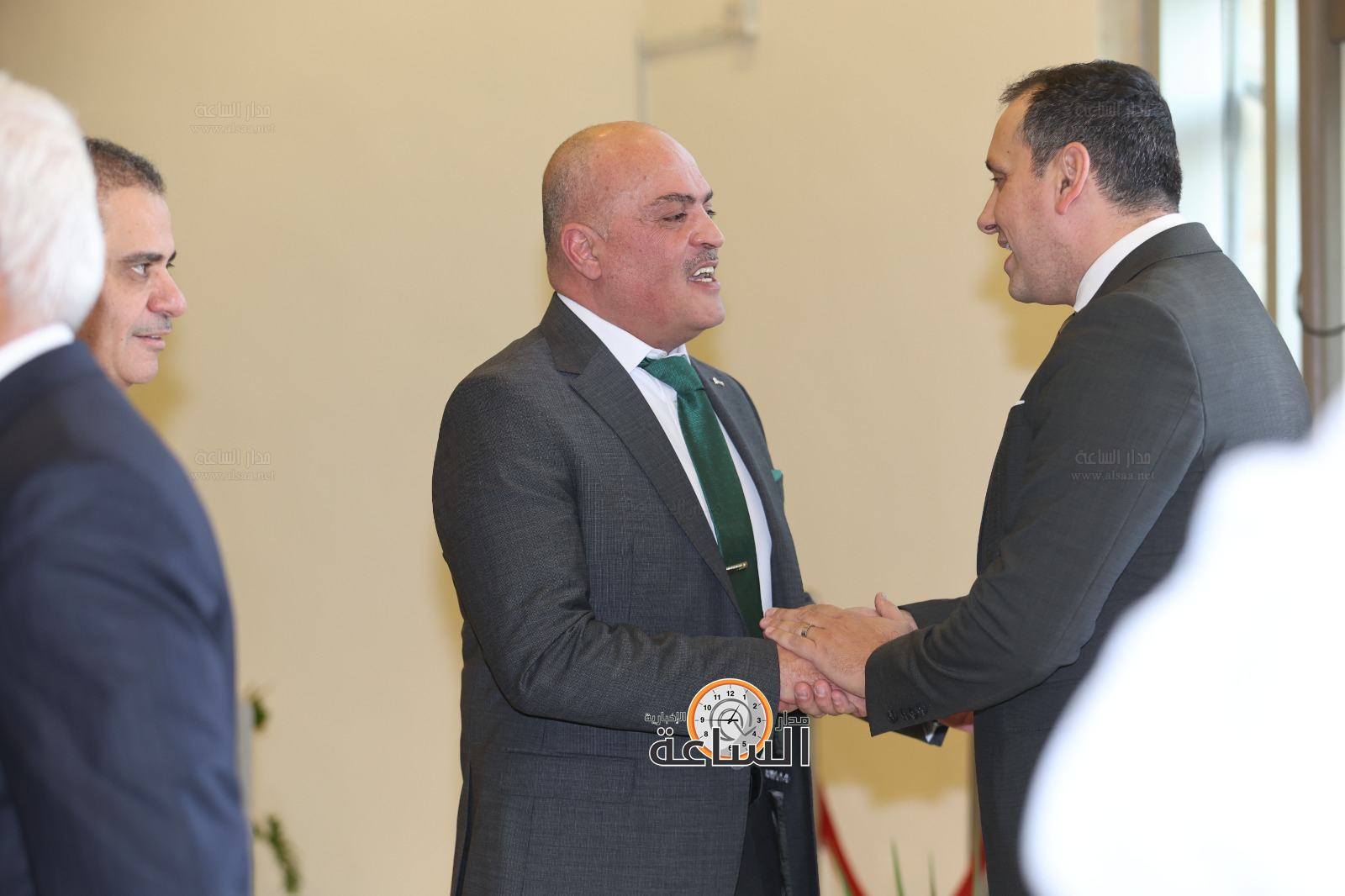 Madar Al-Saa Images 0.4324291931123436