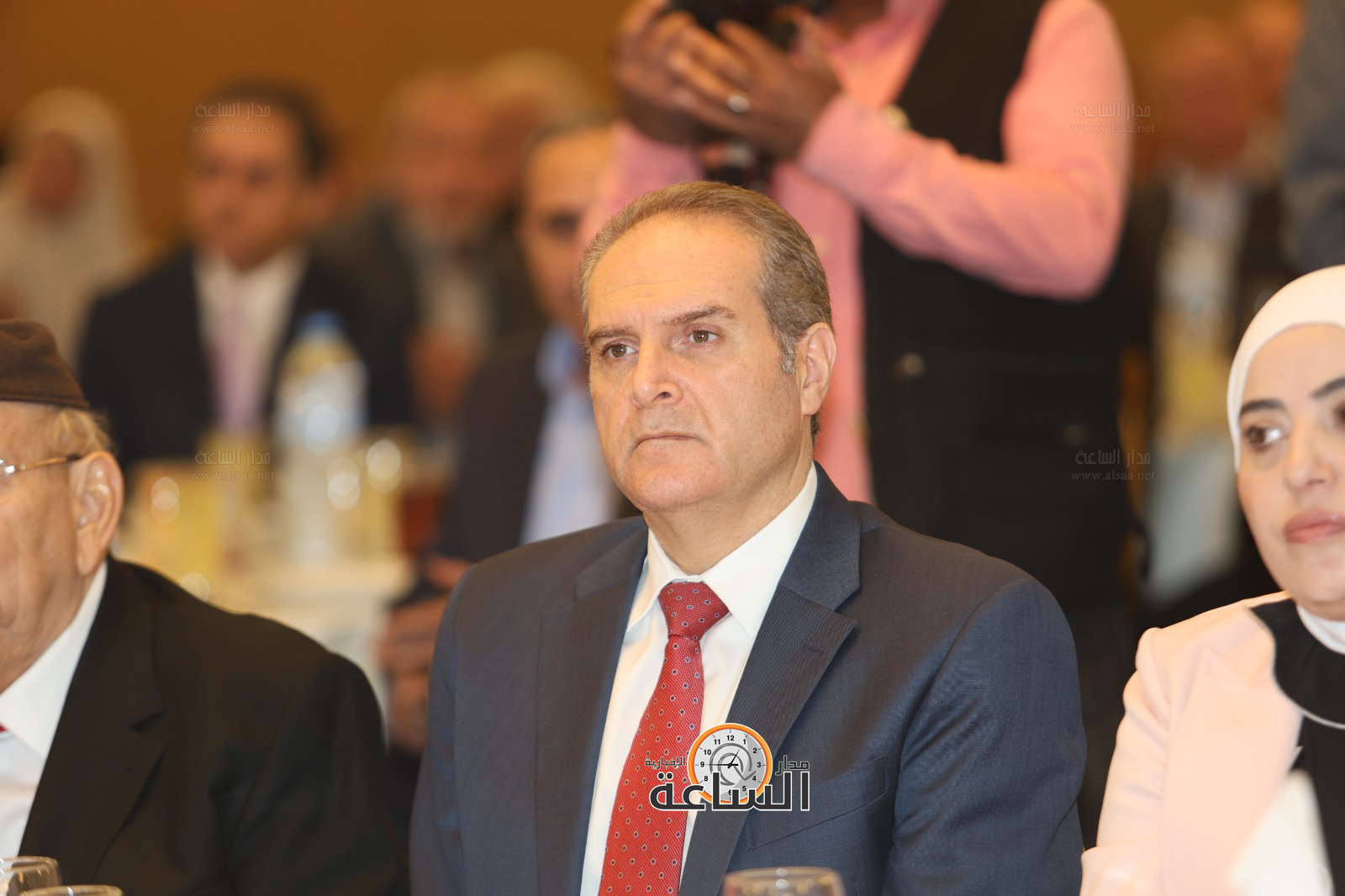 Madar Al-Saa Images 0.9441029563995289