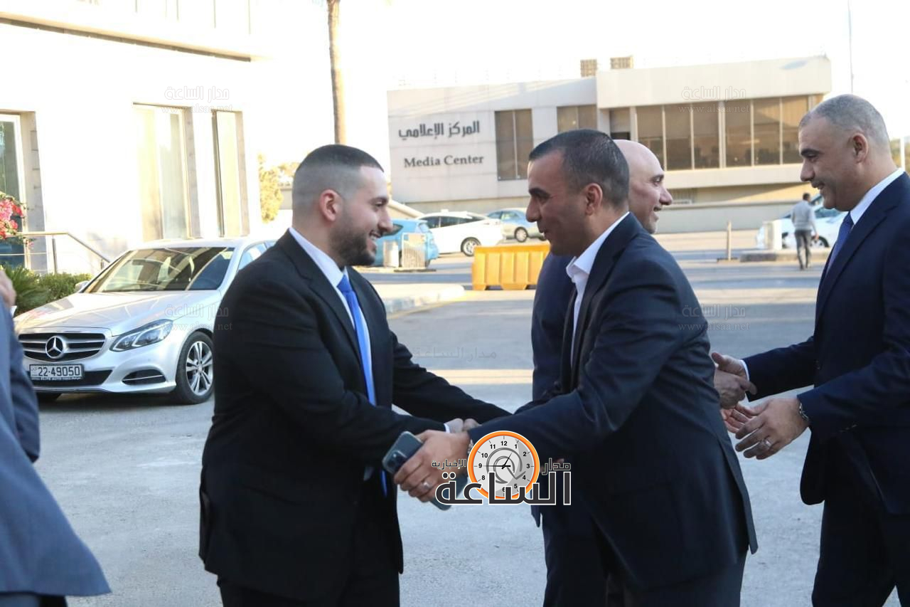 Madar Al-Saa Images 0.2978075528394377