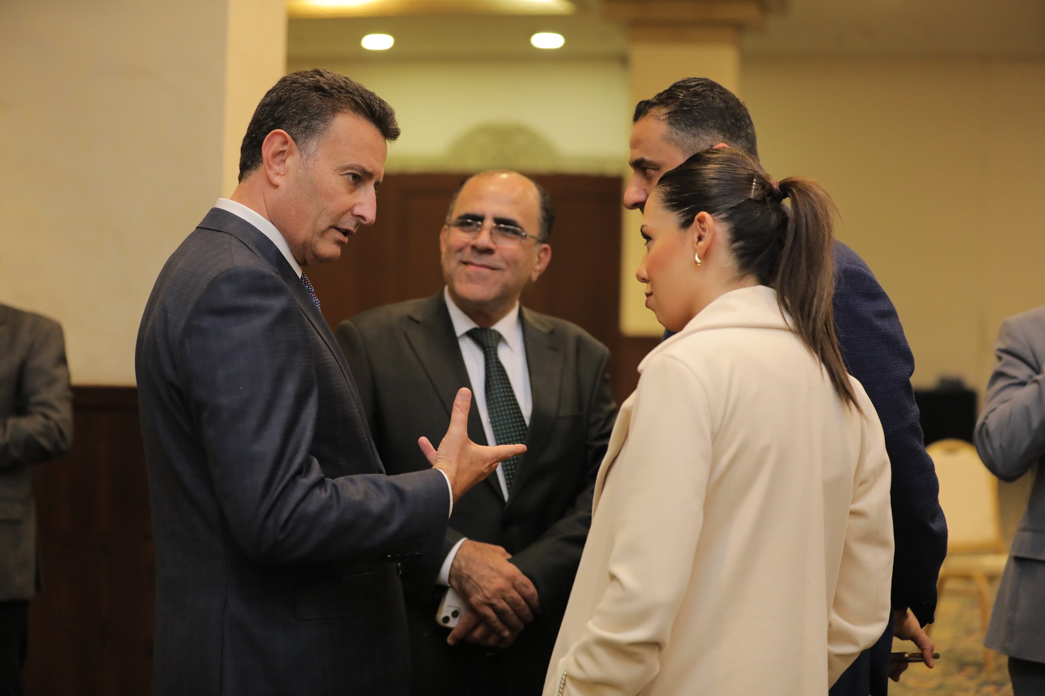 Madar Al-Saa Images 0.09857749654682135