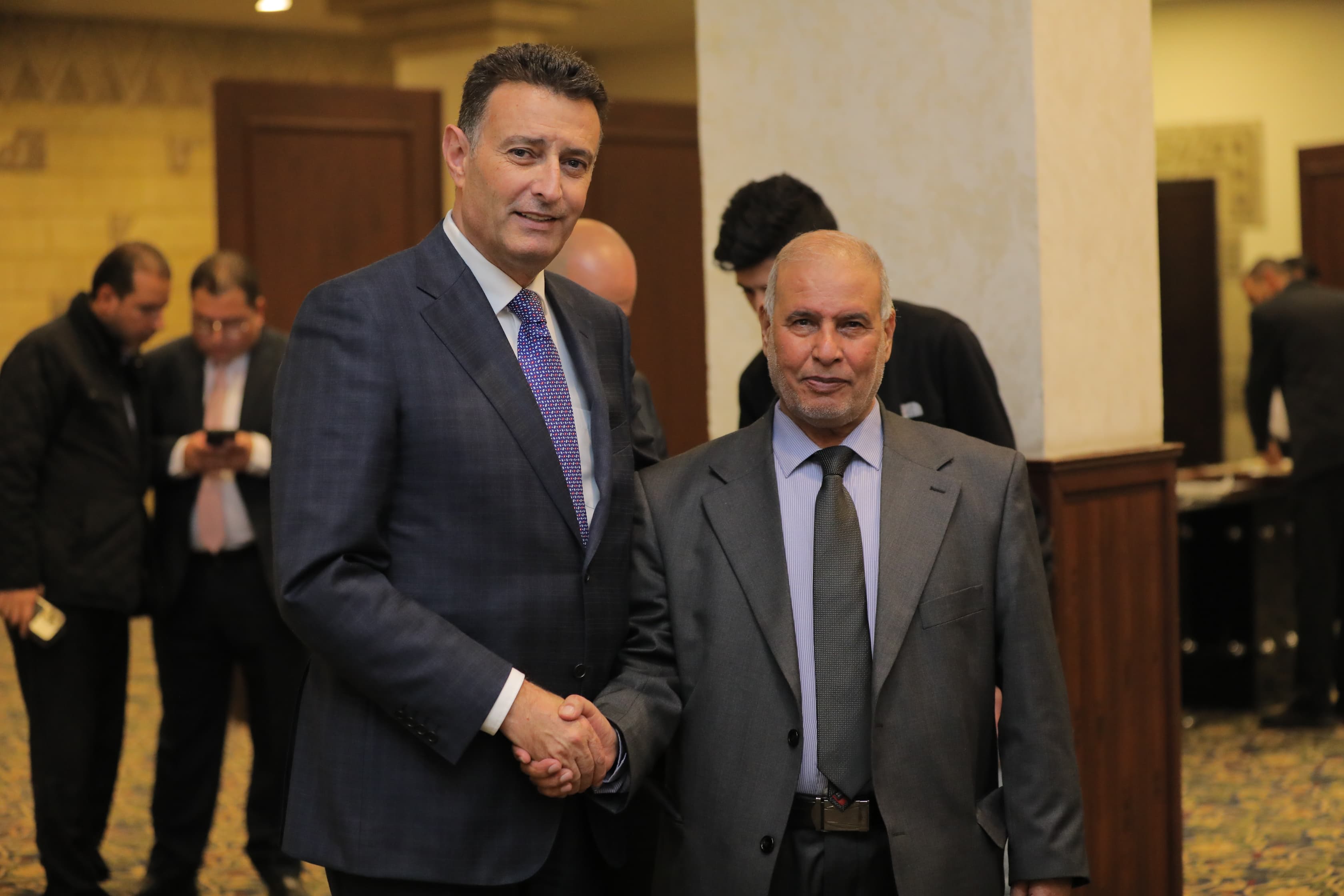 Madar Al-Saa Images 0.38827098905085466