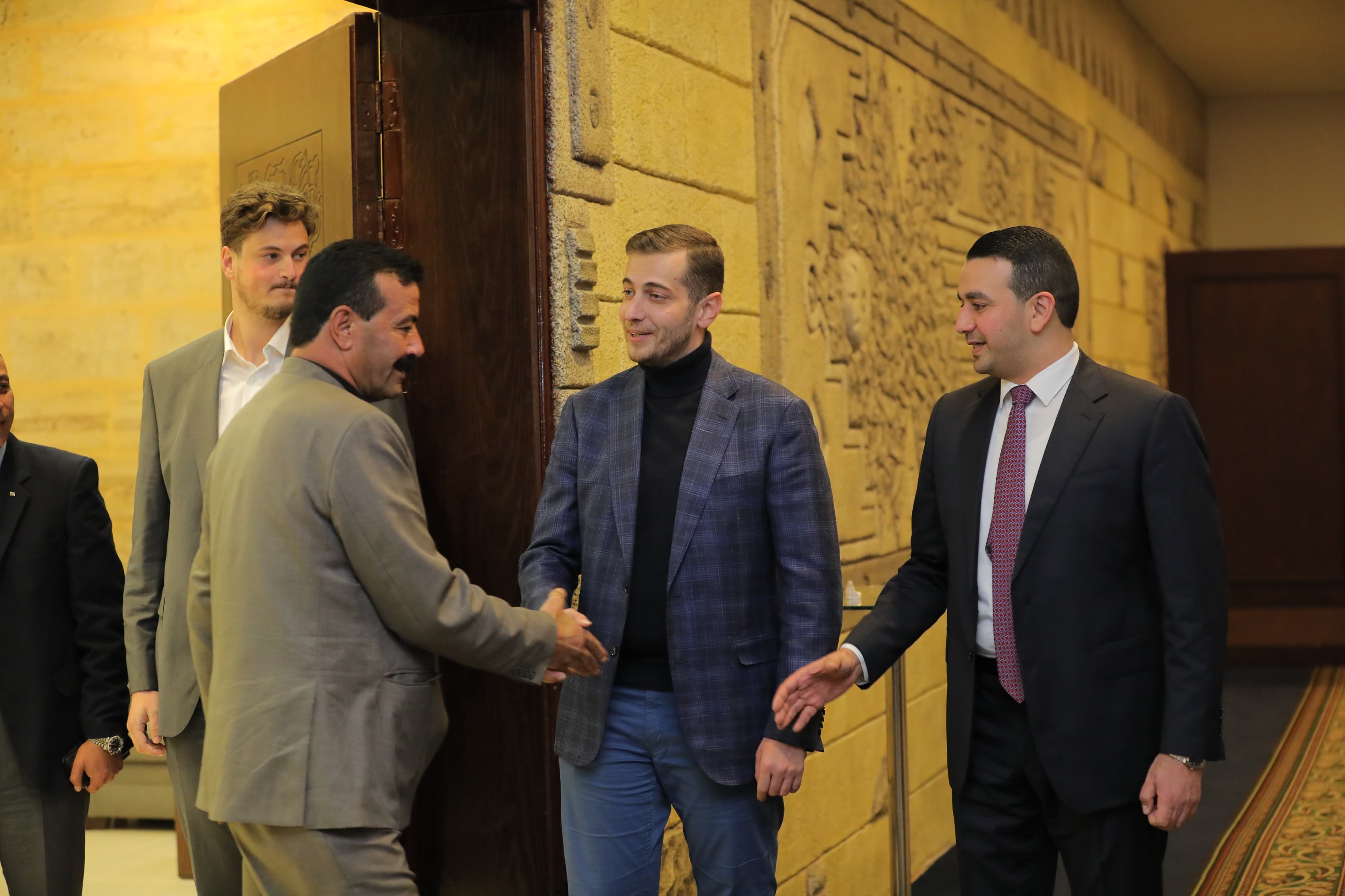 Madar Al-Saa Images 0.7522377213108717