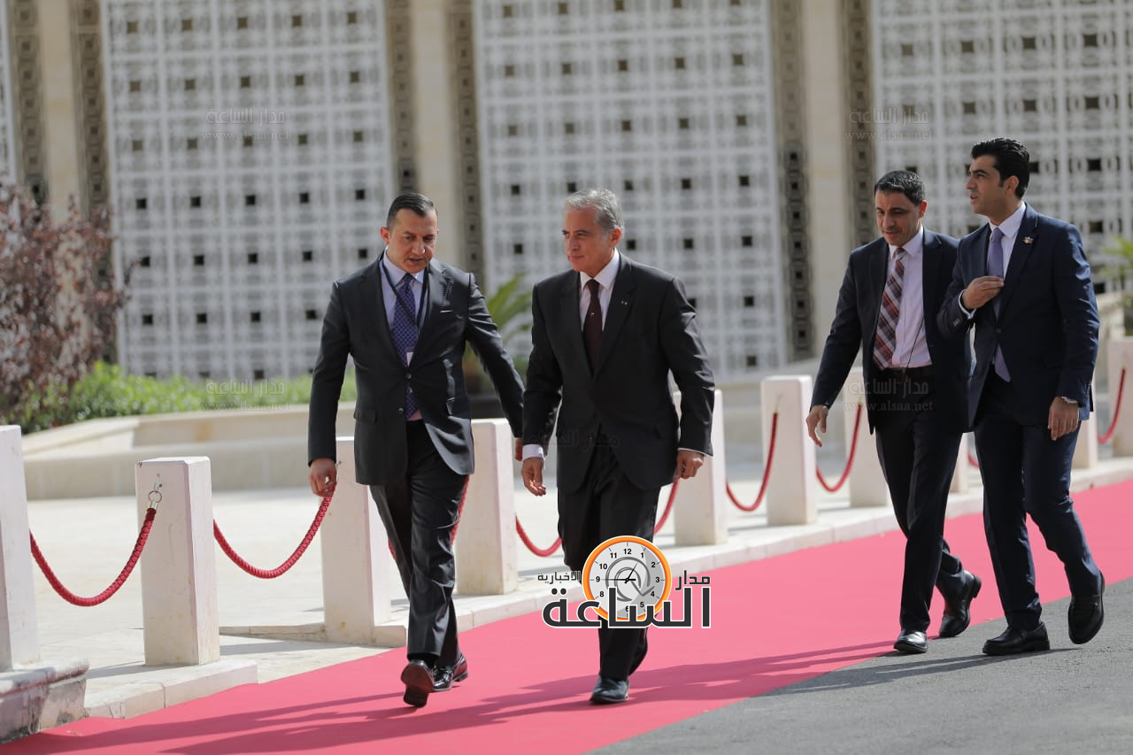 Madar Al-Saa Images 0.01106705332993907