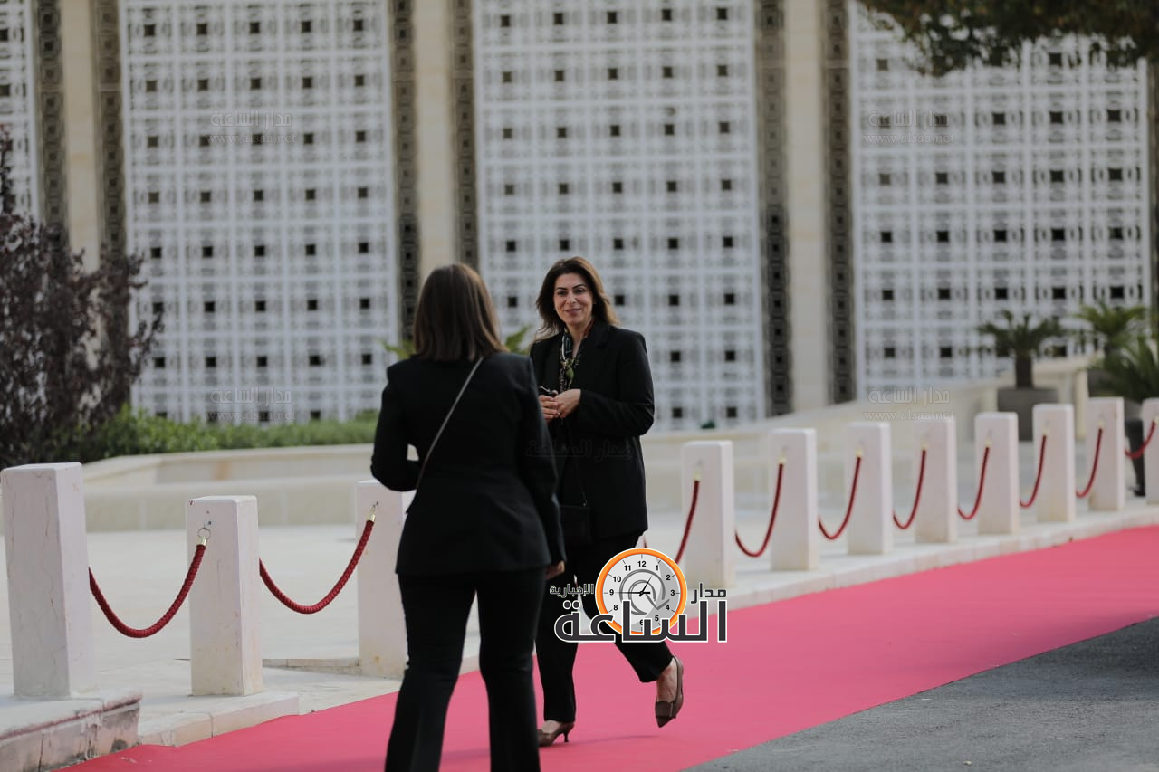 Madar Al-Saa Images 0.1666038551508322