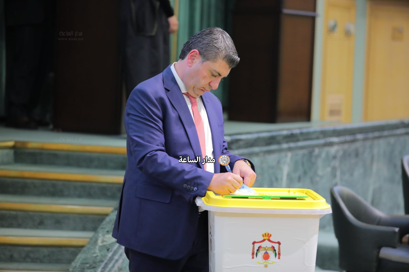 Madar Al-Saa Images 0.38003512664671146